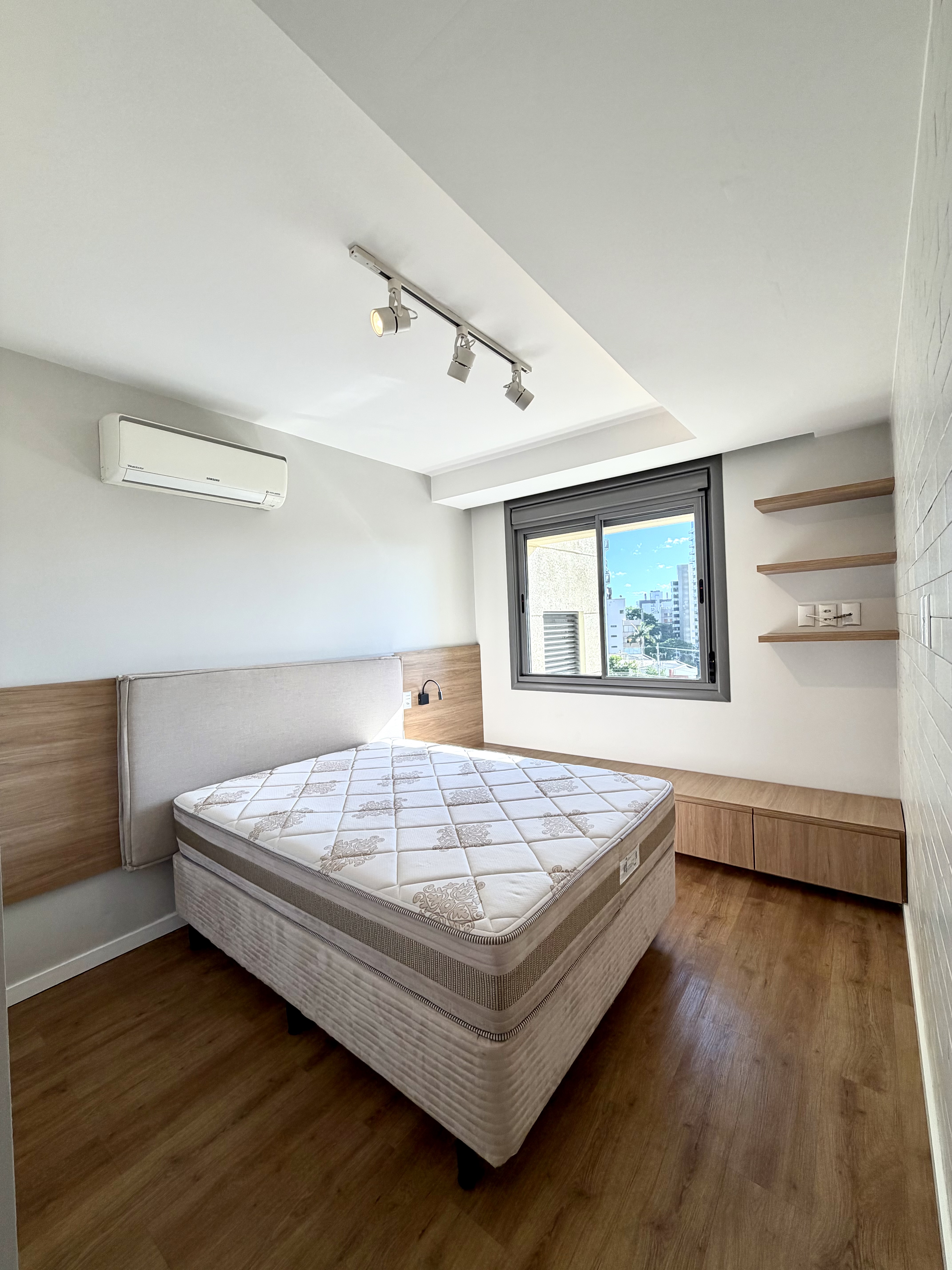 R$ 595.000 - BELO APARTAMENTO - MOBILIADO - 56M2 - 1 DORM - VISTA - INFRA Avenida Luiz Manoel Gonzaga Porto Alegre - 