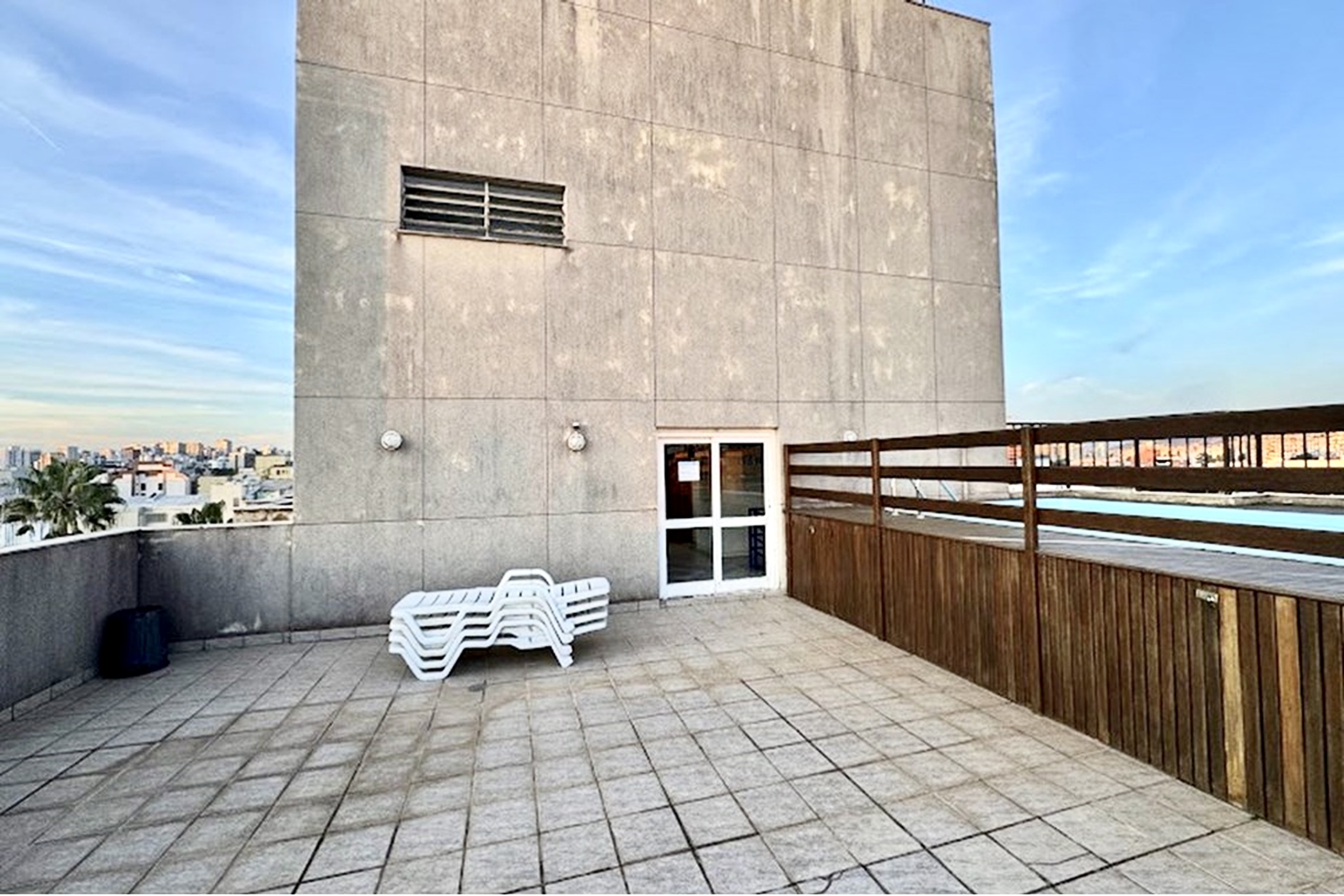 R$ 445.000 - &Oacute;TIMO APARTAMENTO - 66M2 - 2 DORM - SU&Iacute;TE - CHURRASQUEIRA - 1 VAGA - INFRA Rua José do Patrocínio Porto Alegre - 