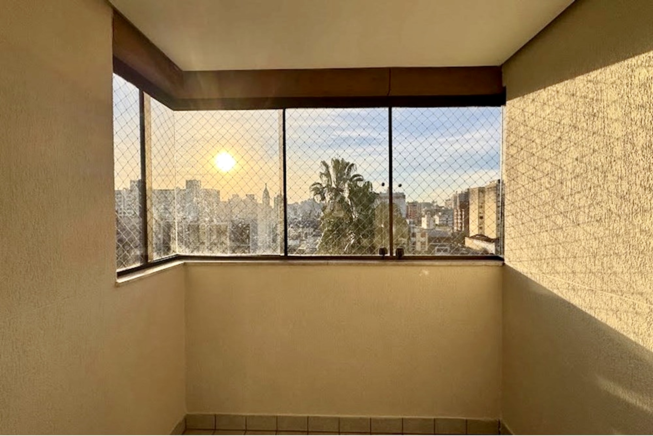 R$ 445.000 - &Oacute;TIMO APARTAMENTO - 66M2 - 2 DORM - SU&Iacute;TE - CHURRASQUEIRA - 1 VAGA - INFRA Rua José do Patrocínio Porto Alegre - 