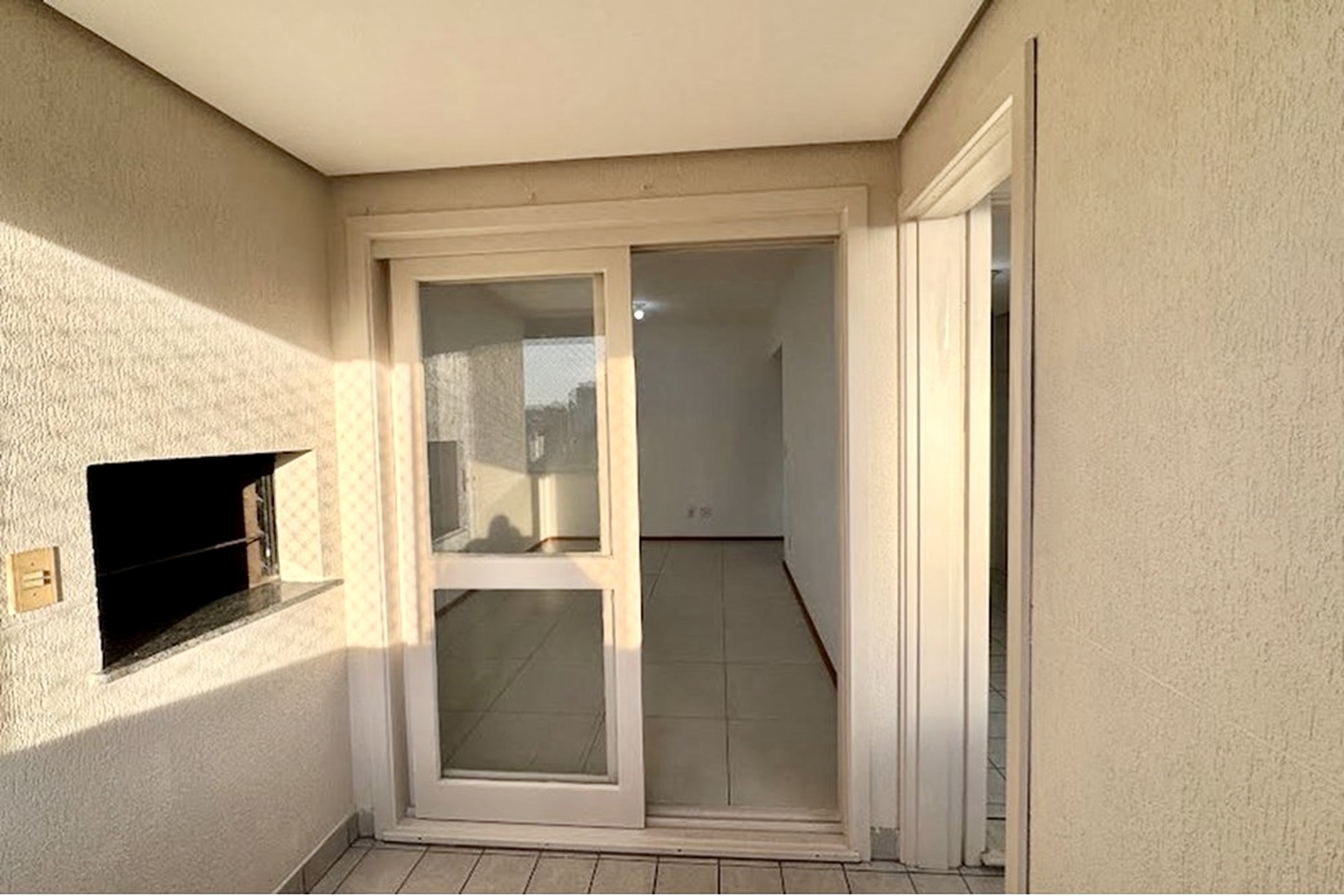 R$ 445.000 - &Oacute;TIMO APARTAMENTO - 66M2 - 2 DORM - SU&Iacute;TE - CHURRASQUEIRA - 1 VAGA - INFRA Rua José do Patrocínio Porto Alegre - 