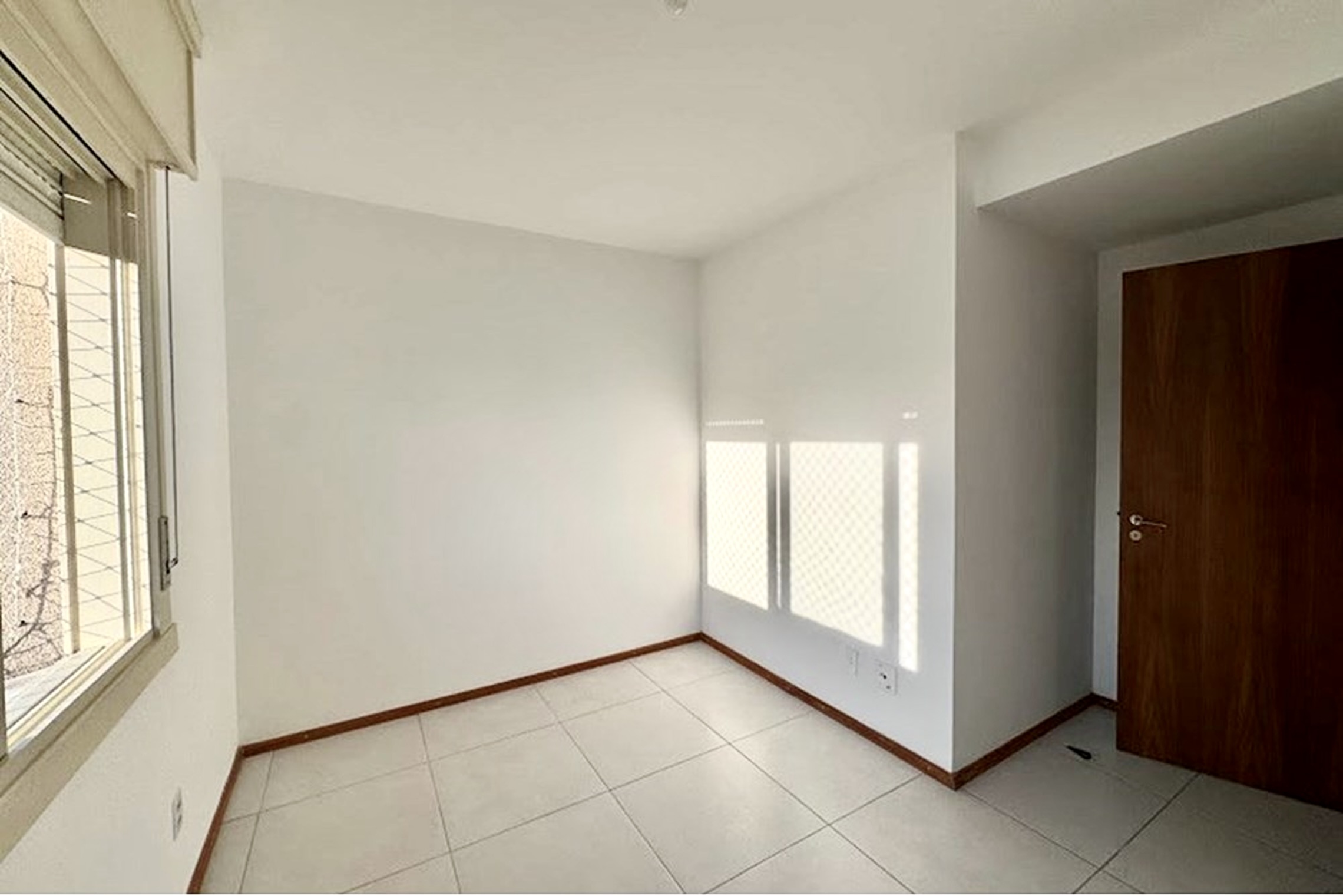 R$ 445.000 - &Oacute;TIMO APARTAMENTO - 66M2 - 2 DORM - SU&Iacute;TE - CHURRASQUEIRA - 1 VAGA - INFRA Rua José do Patrocínio Porto Alegre - 