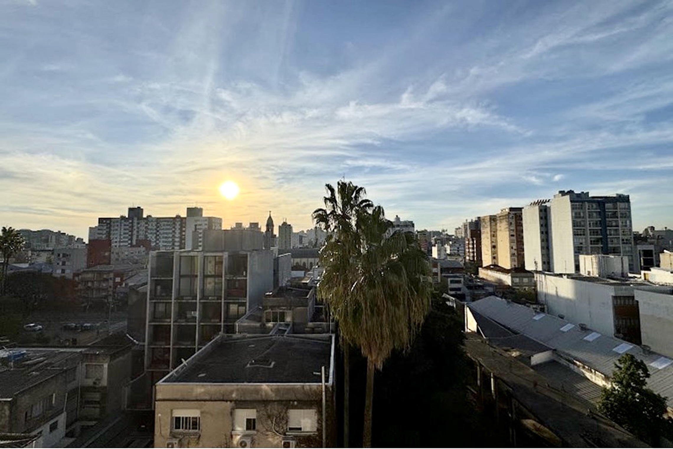 R$ 445.000 - &Oacute;TIMO APARTAMENTO - 66M2 - 2 DORM - SU&Iacute;TE - CHURRASQUEIRA - 1 VAGA - INFRA Rua José do Patrocínio Porto Alegre - 