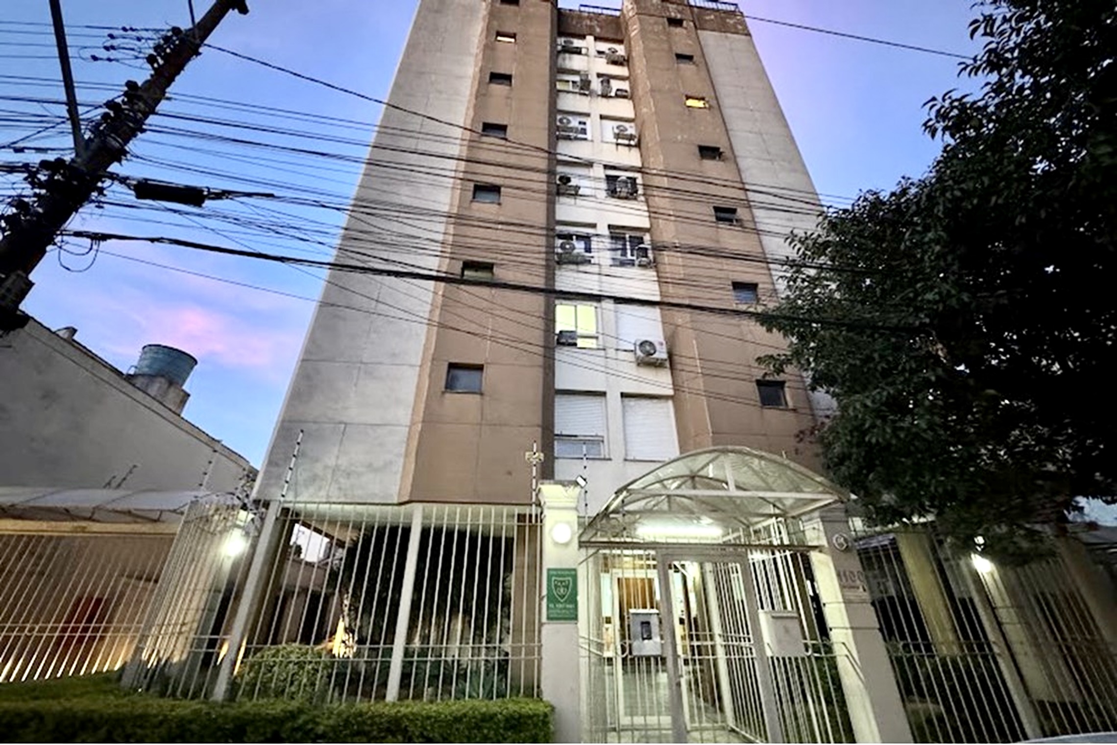 R$ 445.000 - &Oacute;TIMO APARTAMENTO - 66M2 - 2 DORM - SU&Iacute;TE - CHURRASQUEIRA - 1 VAGA - INFRA Rua José do Patrocínio Porto Alegre - 