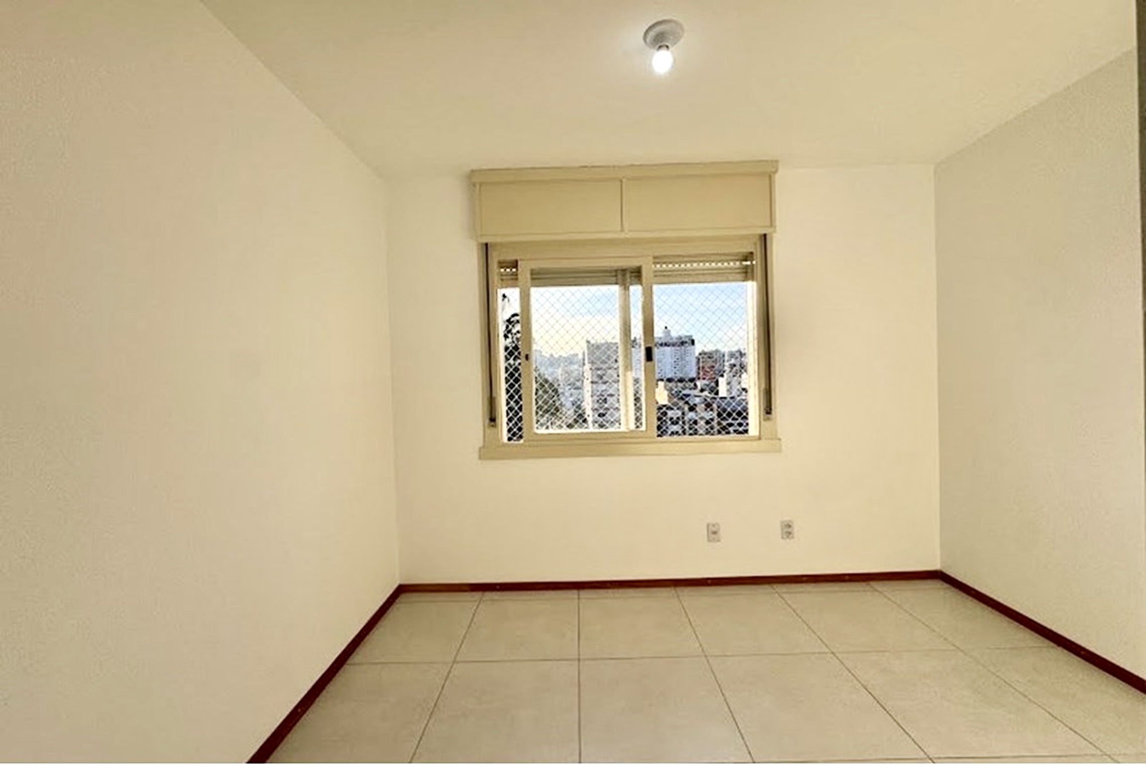 R$ 445.000 - &Oacute;TIMO APARTAMENTO - 66M2 - 2 DORM - SU&Iacute;TE - CHURRASQUEIRA - 1 VAGA - INFRA Rua José do Patrocínio Porto Alegre - 