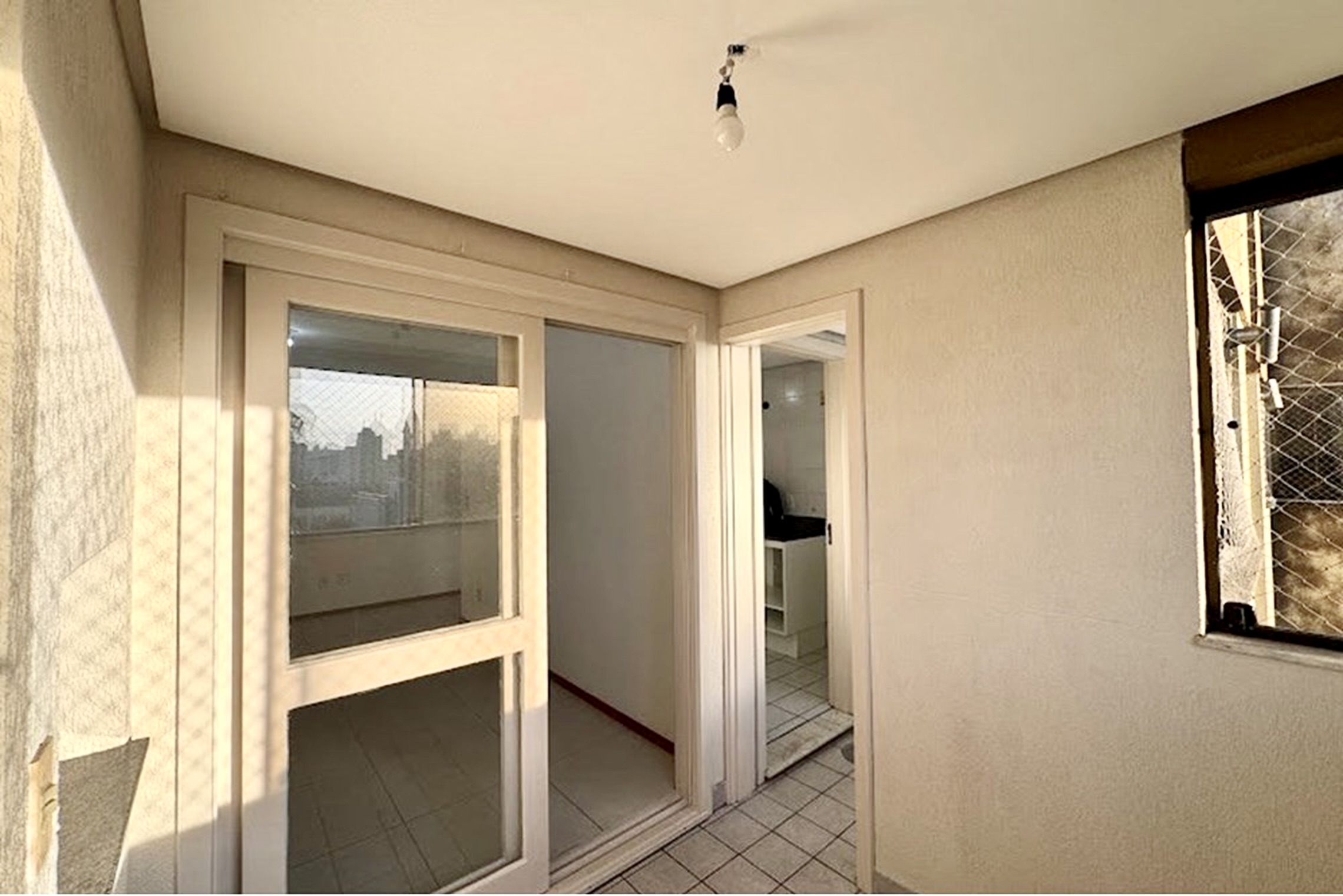 R$ 445.000 - &Oacute;TIMO APARTAMENTO - 66M2 - 2 DORM - SU&Iacute;TE - CHURRASQUEIRA - 1 VAGA - INFRA Rua José do Patrocínio Porto Alegre - 