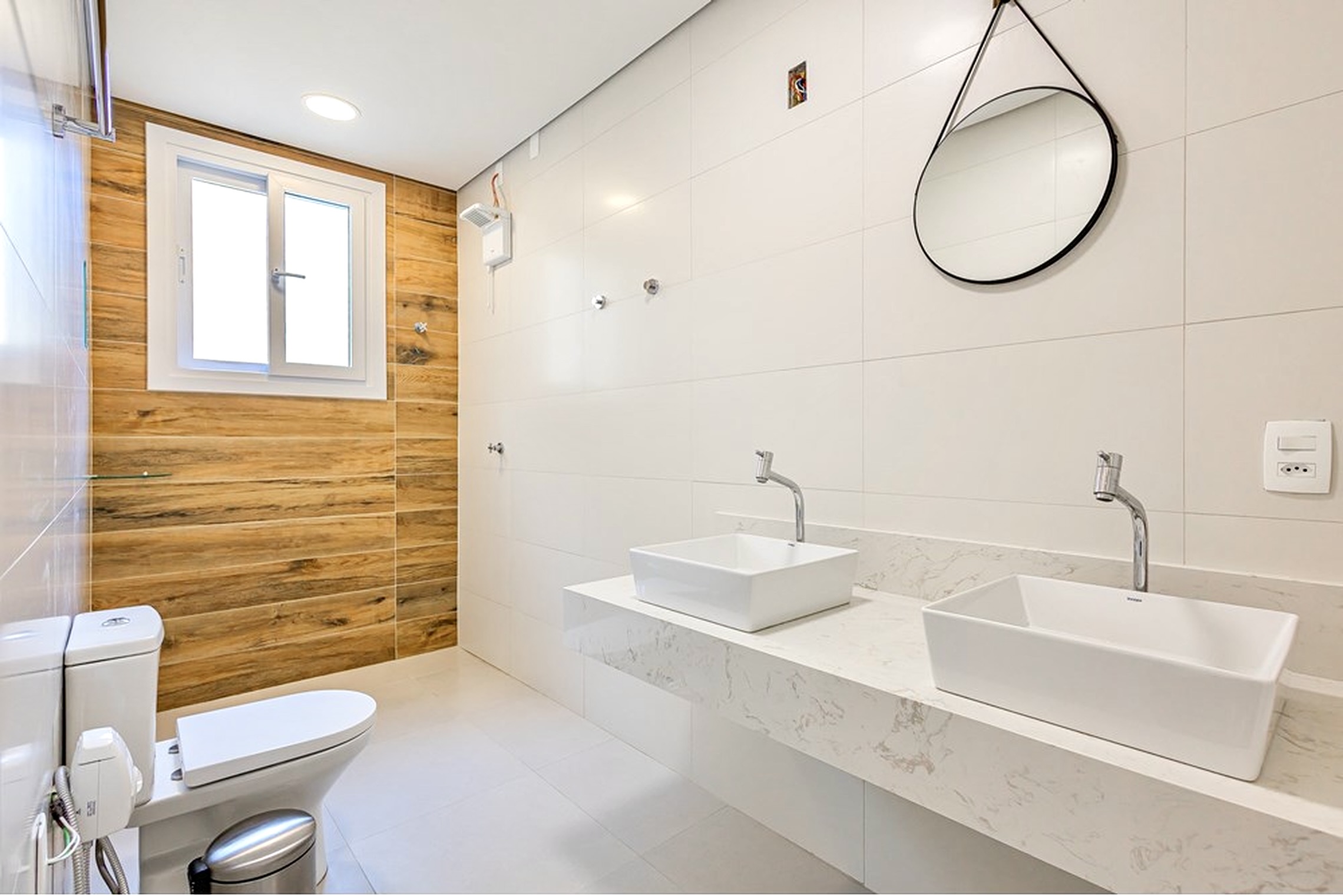 R$ 395.000 - &Oacute;TIMO APARTAMENTO - REFORMADO - 76M2 - 2 DORM - 2 BANHEIROS - 1 VAGA Rua João Abbott Porto Alegre - 