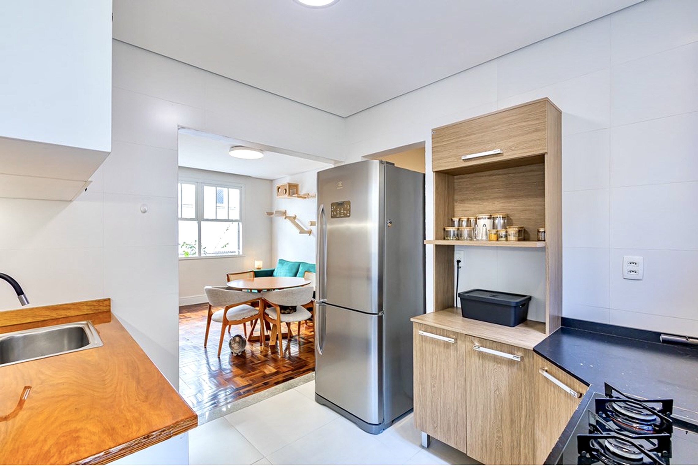 R$ 395.000 - &Oacute;TIMO APARTAMENTO - REFORMADO - 76M2 - 2 DORM - 2 BANHEIROS - 1 VAGA Rua João Abbott Porto Alegre - 