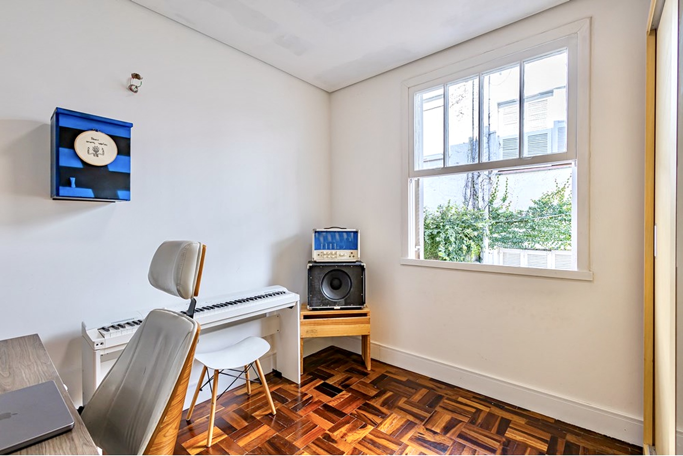 R$ 395.000 - &Oacute;TIMO APARTAMENTO - REFORMADO - 76M2 - 2 DORM - 2 BANHEIROS - 1 VAGA Rua João Abbott Porto Alegre - 