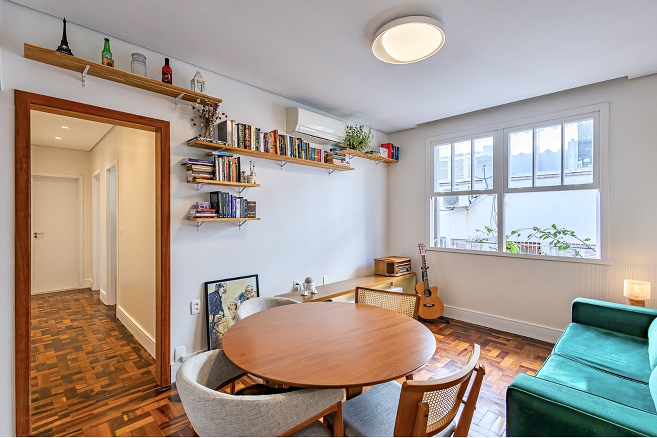 R$ 395.000 - &Oacute;TIMO APARTAMENTO - REFORMADO - 76M2 - 2 DORM - 2 BANHEIROS - 1 VAGA Rua João Abbott Porto Alegre - 