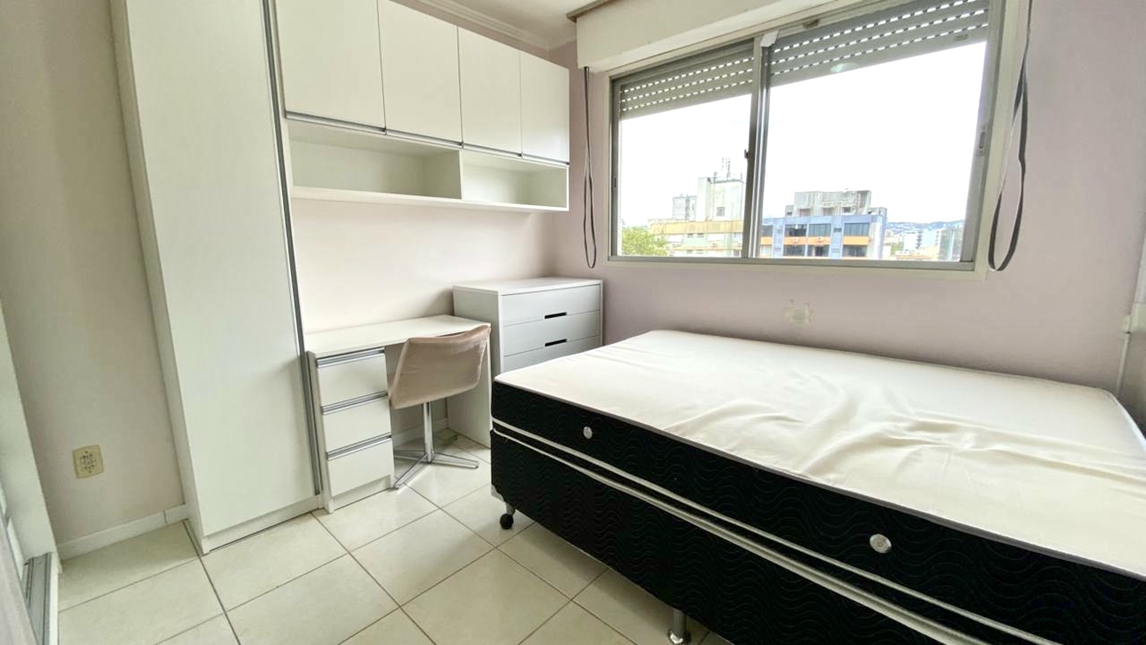 R$ 340.000 - &Oacute;TIMO APARTAMENTO - ANDAR ALTO - MOBILIADO - 42M2 - 1 DORM - VISTA - 1 VAGA Rua Duque de Caxias Porto Alegre - 