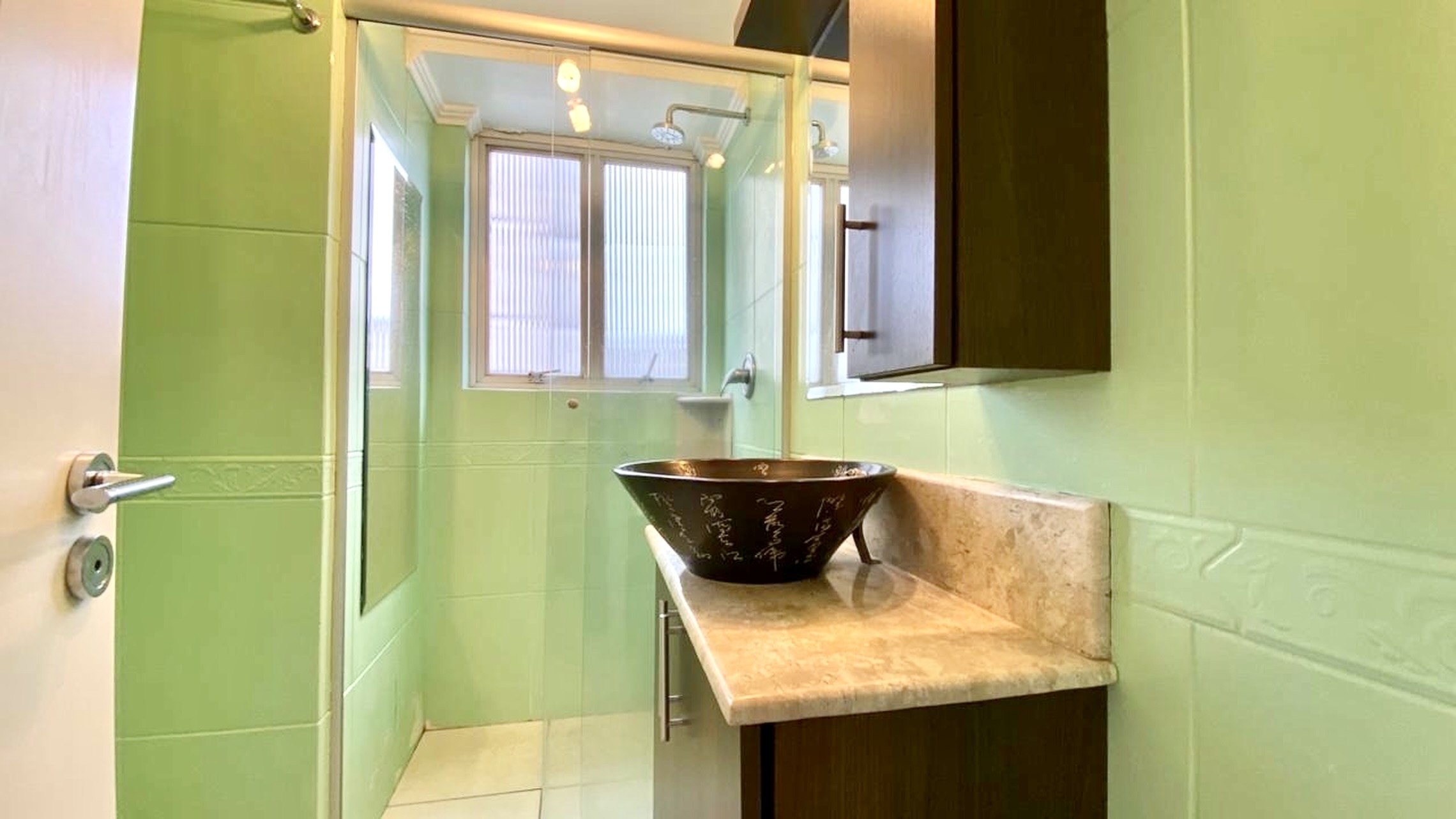 R$ 340.000 - &Oacute;TIMO APARTAMENTO - ANDAR ALTO - MOBILIADO - 42M2 - 1 DORM - VISTA - 1 VAGA Rua Duque de Caxias Porto Alegre - 