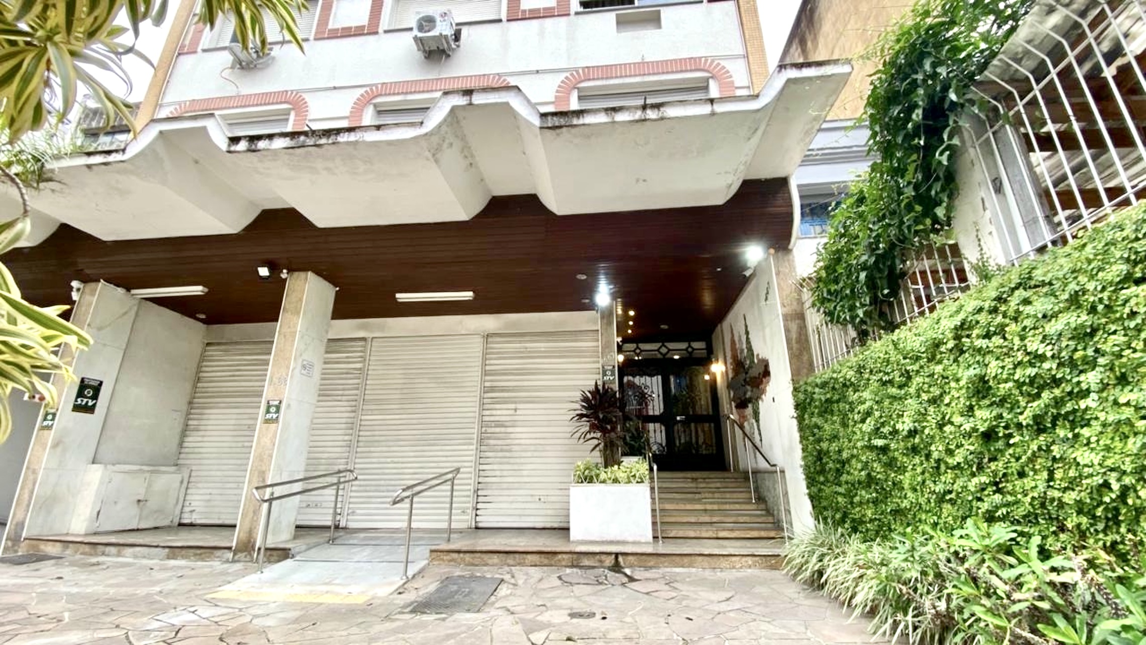 R$ 340.000 - &Oacute;TIMO APARTAMENTO - ANDAR ALTO - MOBILIADO - 42M2 - 1 DORM - VISTA - 1 VAGA Rua Duque de Caxias Porto Alegre - 