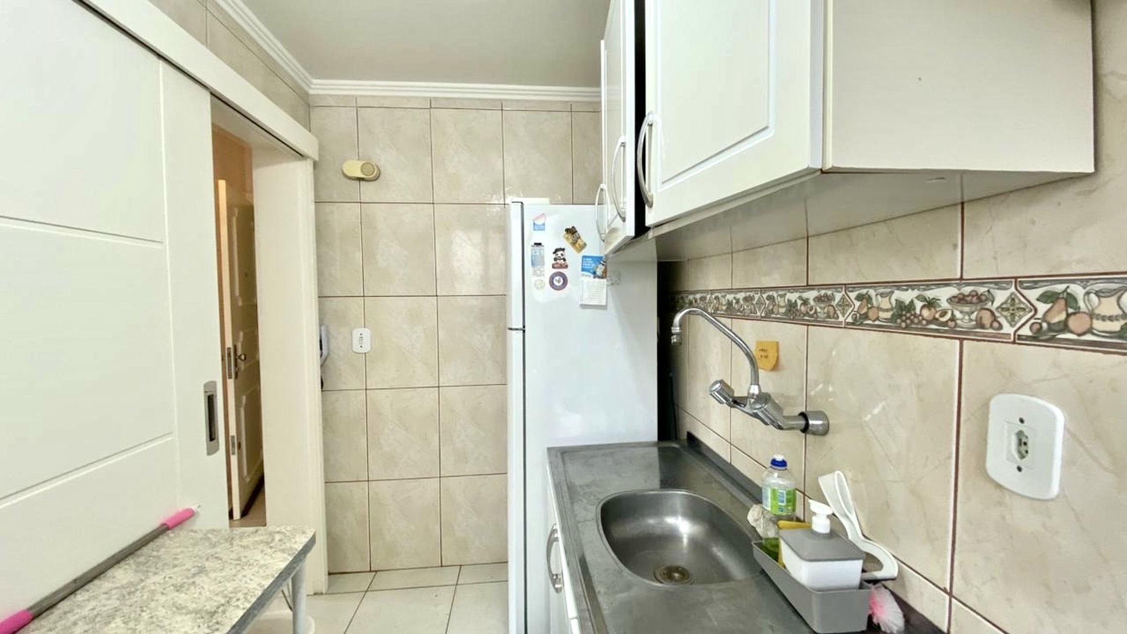 R$ 340.000 - &Oacute;TIMO APARTAMENTO - ANDAR ALTO - MOBILIADO - 42M2 - 1 DORM - VISTA - 1 VAGA Rua Duque de Caxias Porto Alegre - 