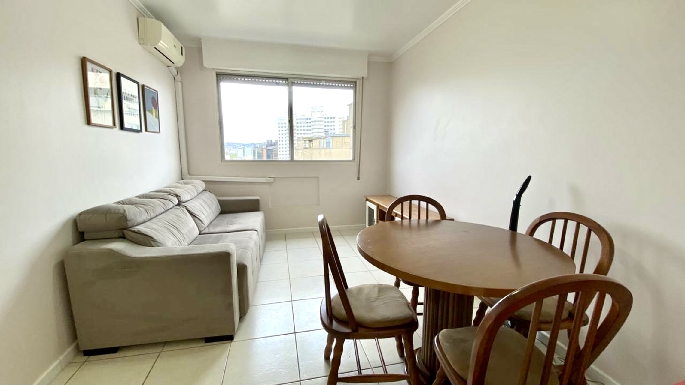 R$ 340.000 - &Oacute;TIMO APARTAMENTO - ANDAR ALTO - MOBILIADO - 42M2 - 1 DORM - VISTA - 1 VAGA Rua Duque de Caxias Porto Alegre - 