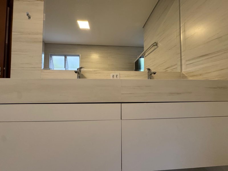 OPORTUNIDADE - CASA &Agrave; VENDA NO ALPHAVILLE DOM PEDRO, EM CAMPINAS-SP Avenida Alphaville Campinas - 