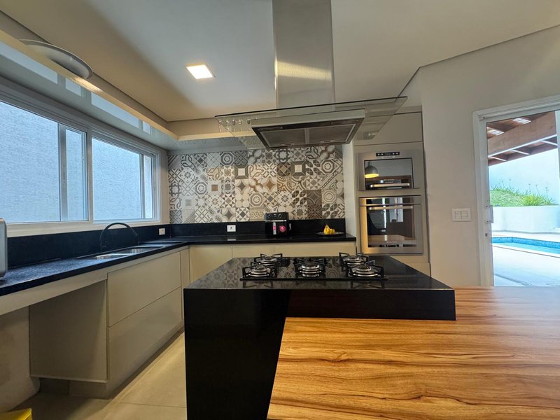 OPORTUNIDADE - CASA &Agrave; VENDA NO ALPHAVILLE DOM PEDRO, EM CAMPINAS-SP Avenida Alphaville Campinas - 