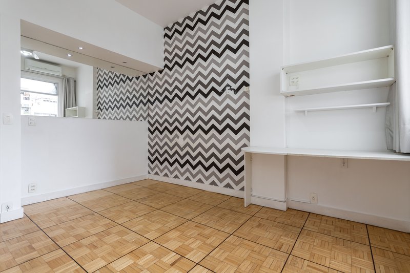 Amplo, confort&aacute;vel, com duas vagas, em rua desejada e perto do metr&ocirc; Uruguai! Rua Visconde de Cabo Frio Rio de Janeiro - 