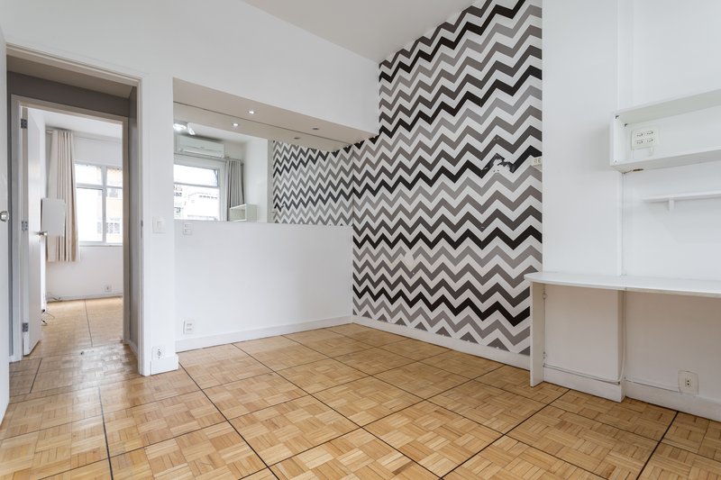 Amplo, confort&aacute;vel, com duas vagas, em rua desejada e perto do metr&ocirc; Uruguai! Rua Visconde de Cabo Frio Rio de Janeiro - 