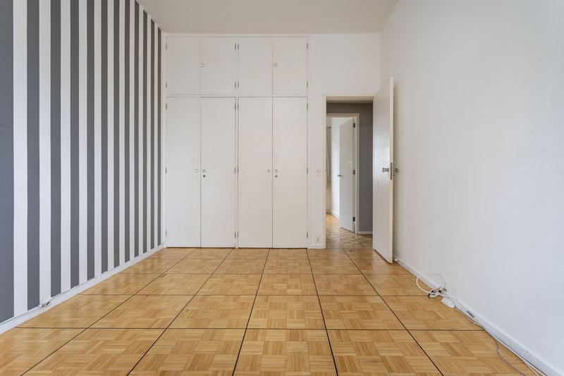 Amplo, confort&aacute;vel, com duas vagas, em rua desejada e perto do metr&ocirc; Uruguai! Rua Visconde de Cabo Frio Rio de Janeiro - 