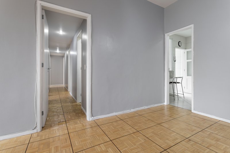 Amplo, confort&aacute;vel, com duas vagas, em rua desejada e perto do metr&ocirc; Uruguai! Rua Visconde de Cabo Frio Rio de Janeiro - 