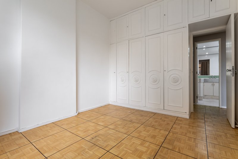 Amplo, confort&aacute;vel, com duas vagas, em rua desejada e perto do metr&ocirc; Uruguai! Rua Visconde de Cabo Frio Rio de Janeiro - 