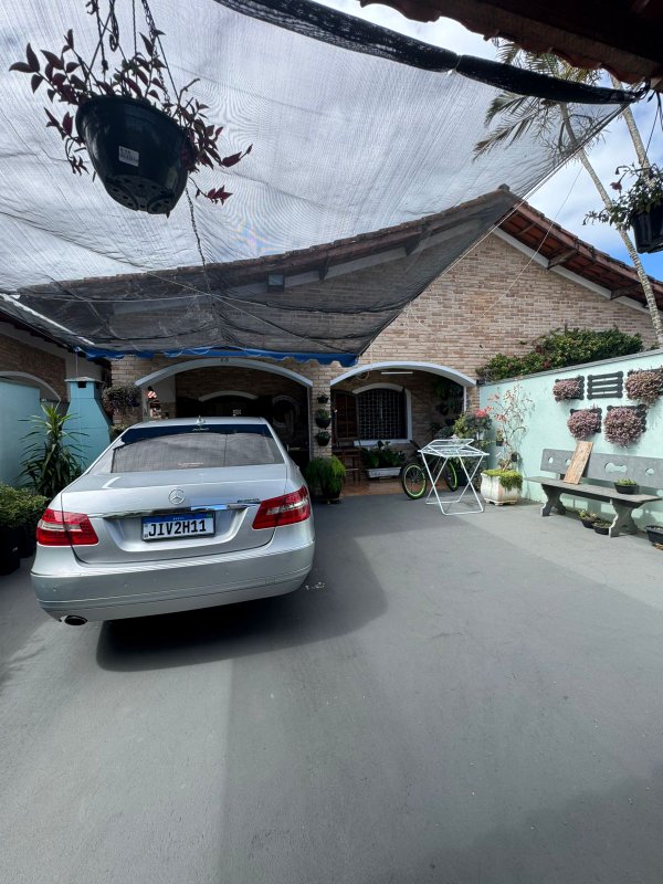 🏡 Casa em condom&iacute;nio a apenas 200 metros da praia  Caraguatatuba - 