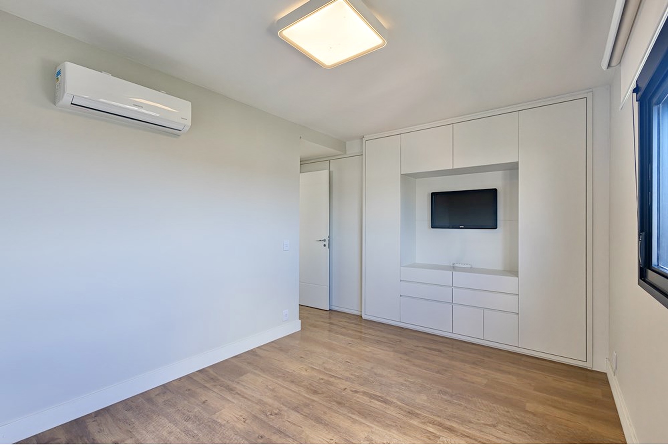 R$ 1.195.000 - MARAVILHOSO APARTAMENTO - 98M2 - 3 DORM - SU&Iacute;TE - VISTA - 2 VAGAS Rua Coronel Camisão Porto Alegre - 