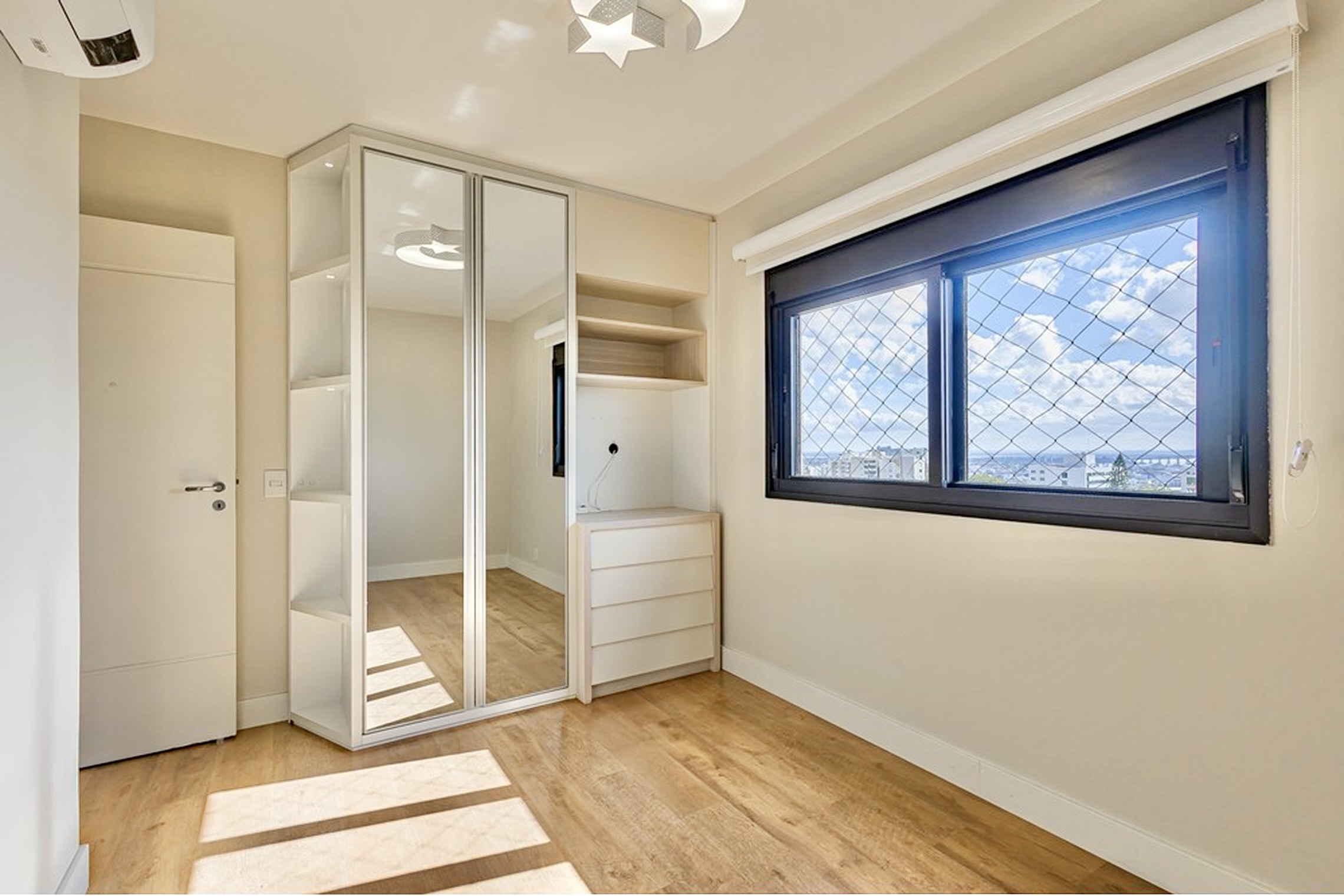 R$ 1.195.000 - MARAVILHOSO APARTAMENTO - 98M2 - 3 DORM - SU&Iacute;TE - VISTA - 2 VAGAS Rua Coronel Camisão Porto Alegre - 