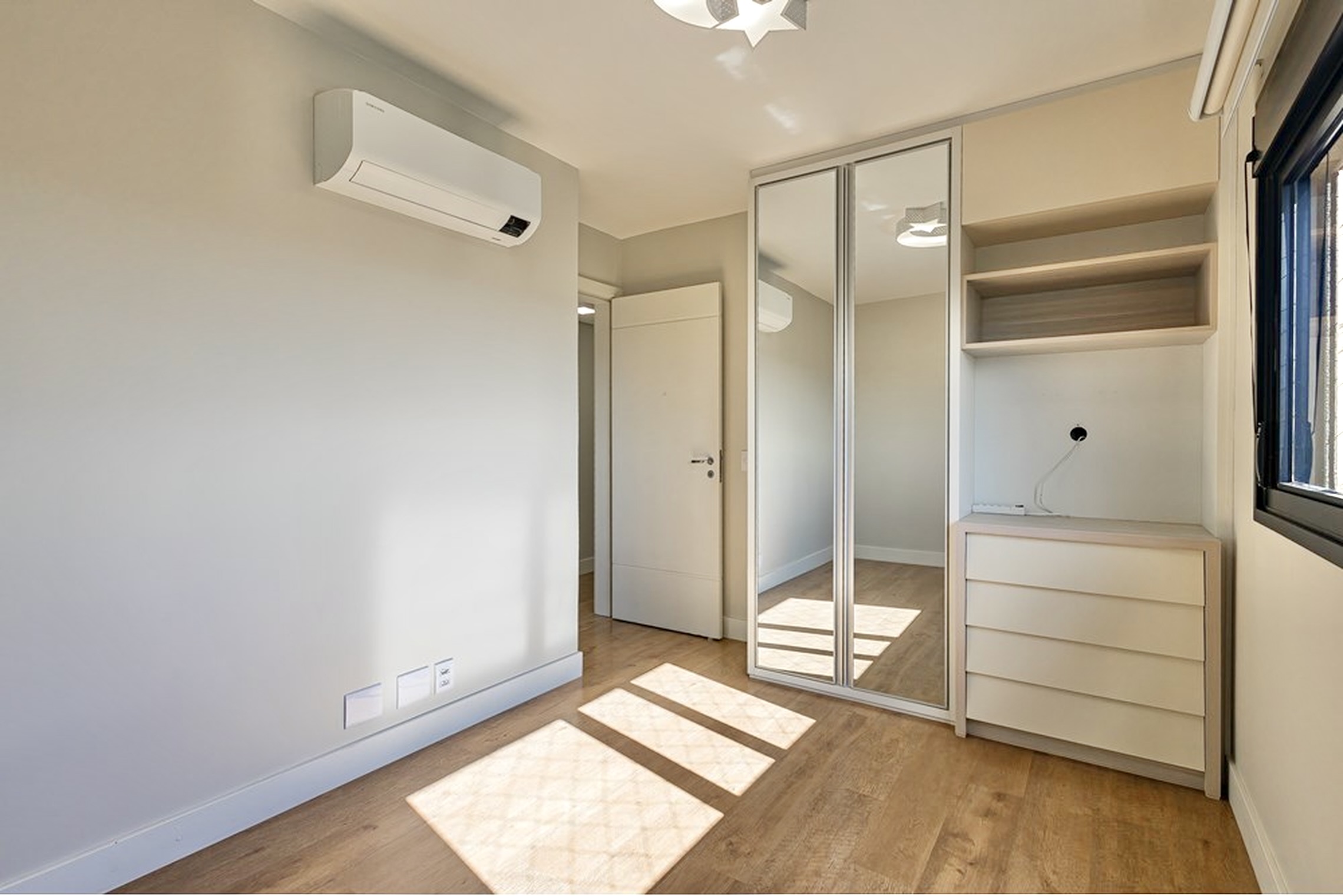 R$ 1.195.000 - MARAVILHOSO APARTAMENTO - 98M2 - 3 DORM - SU&Iacute;TE - VISTA - 2 VAGAS Rua Coronel Camisão Porto Alegre - 