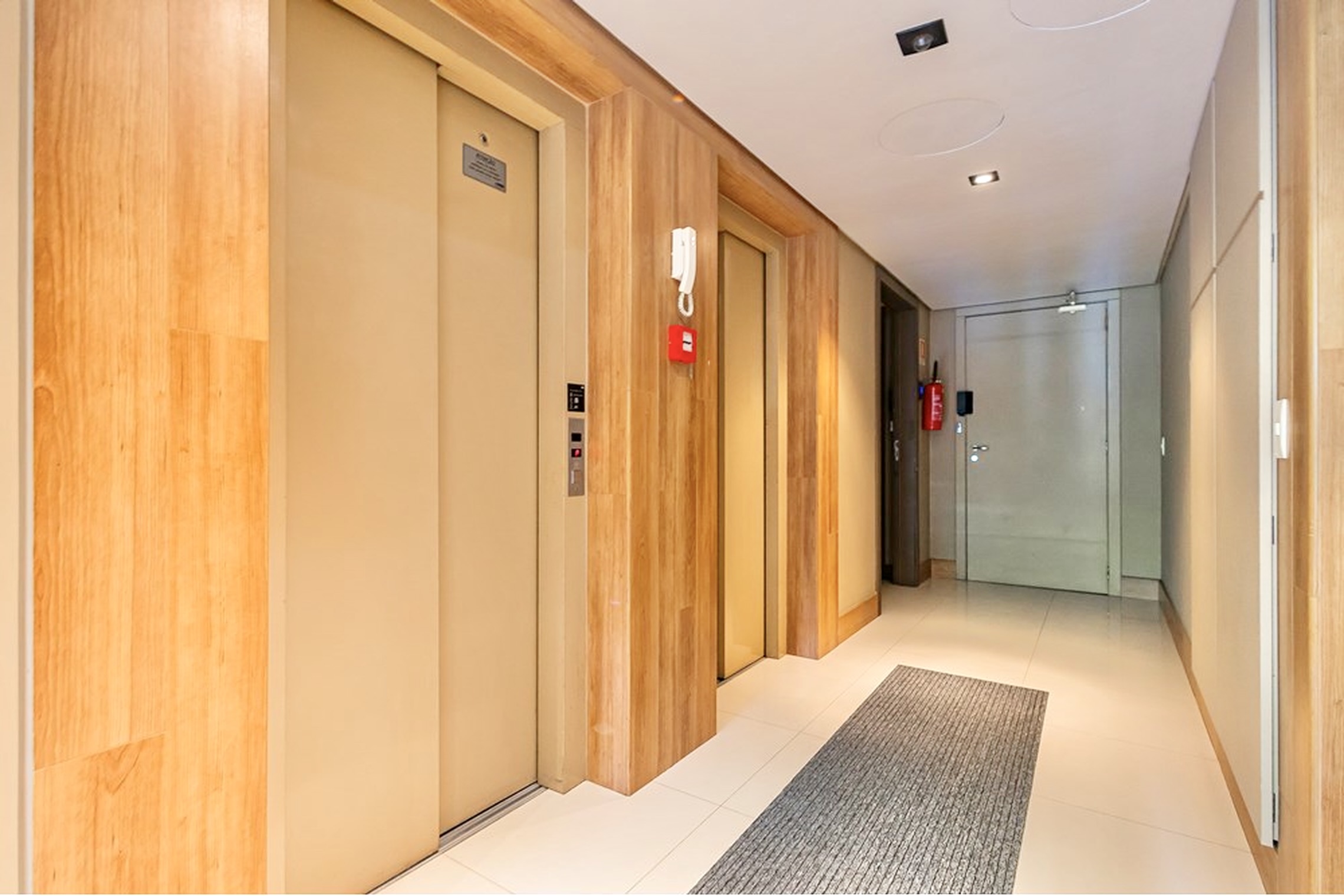 R$ 1.195.000 - MARAVILHOSO APARTAMENTO - 98M2 - 3 DORM - SU&Iacute;TE - VISTA - 2 VAGAS Rua Coronel Camisão Porto Alegre - 