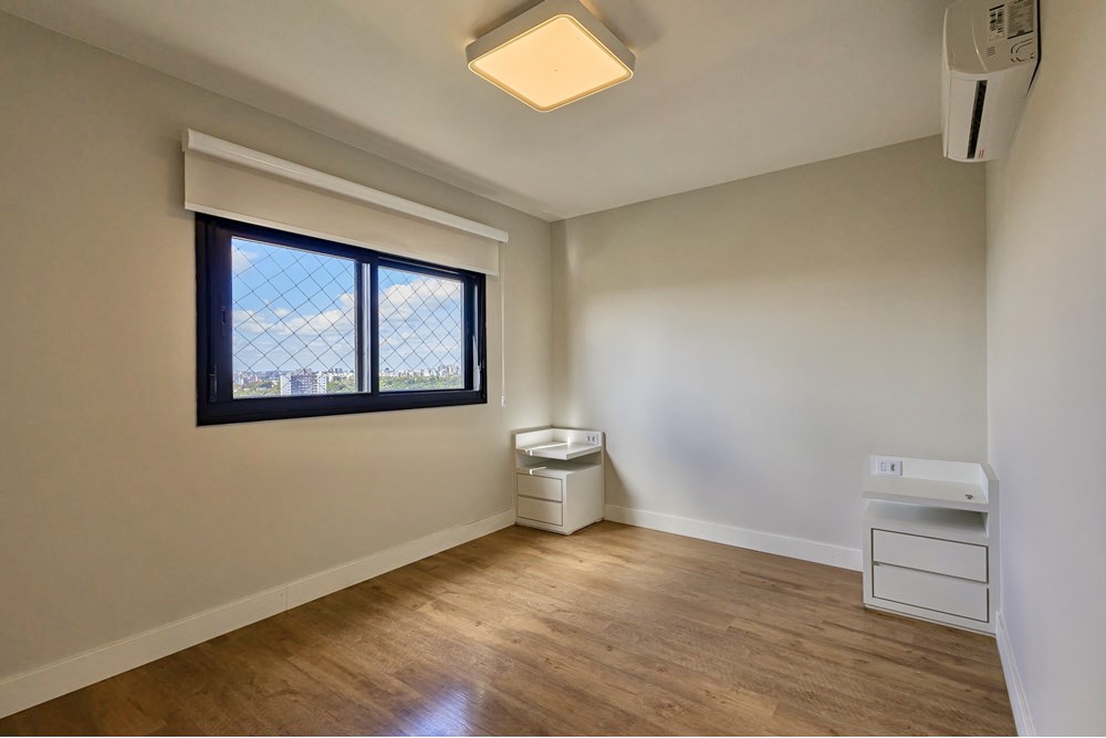 R$ 1.195.000 - MARAVILHOSO APARTAMENTO - 98M2 - 3 DORM - SU&Iacute;TE - VISTA - 2 VAGAS Rua Coronel Camisão Porto Alegre - 