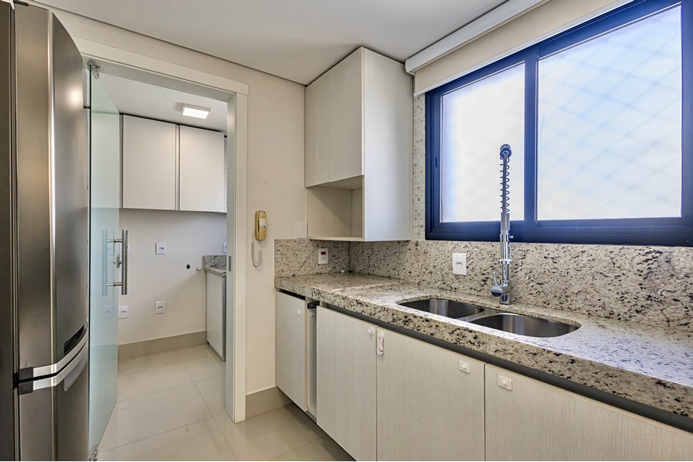 R$ 1.195.000 - MARAVILHOSO APARTAMENTO - 98M2 - 3 DORM - SU&Iacute;TE - VISTA - 2 VAGAS Rua Coronel Camisão Porto Alegre - 