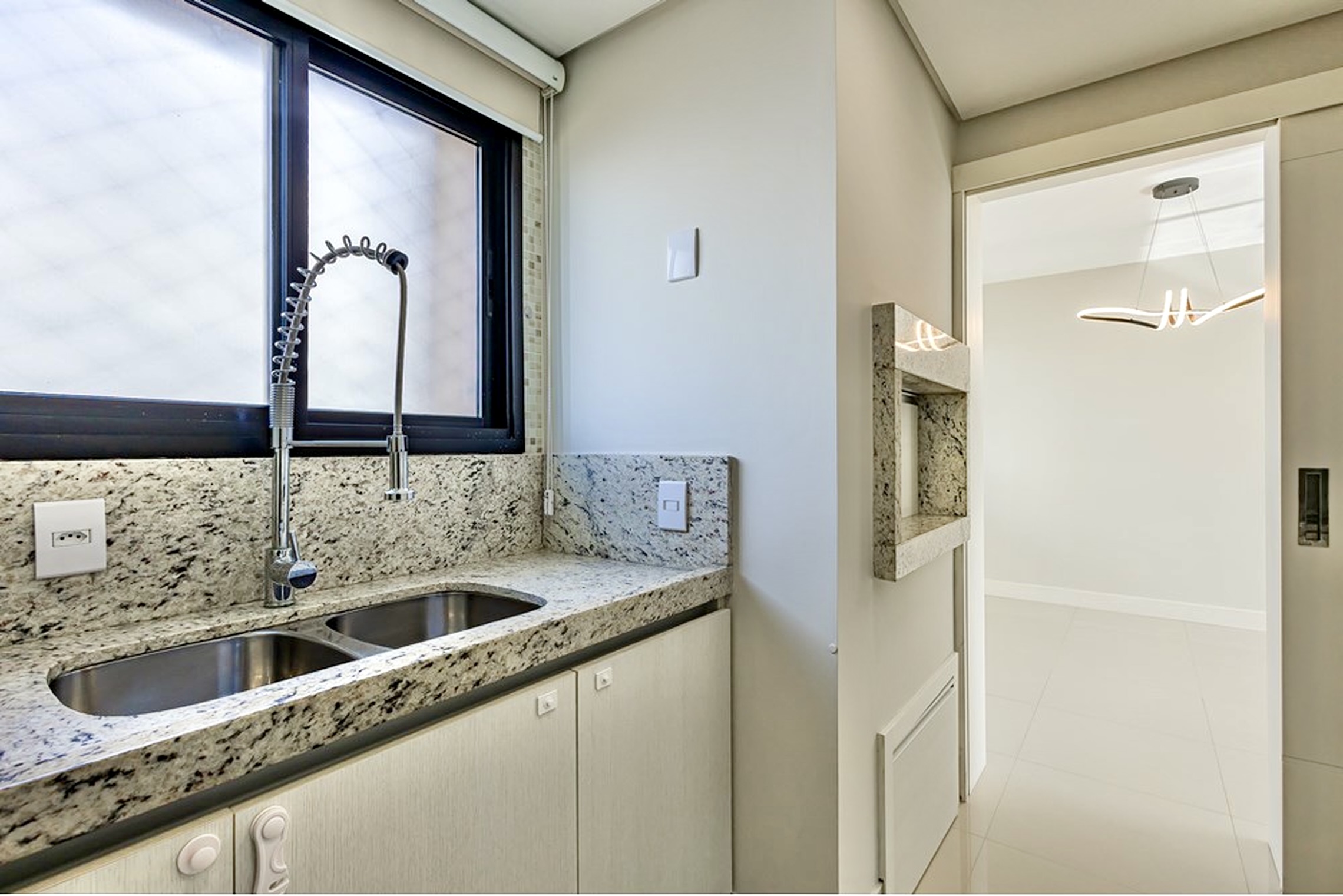 R$ 1.195.000 - MARAVILHOSO APARTAMENTO - 98M2 - 3 DORM - SU&Iacute;TE - VISTA - 2 VAGAS Rua Coronel Camisão Porto Alegre - 