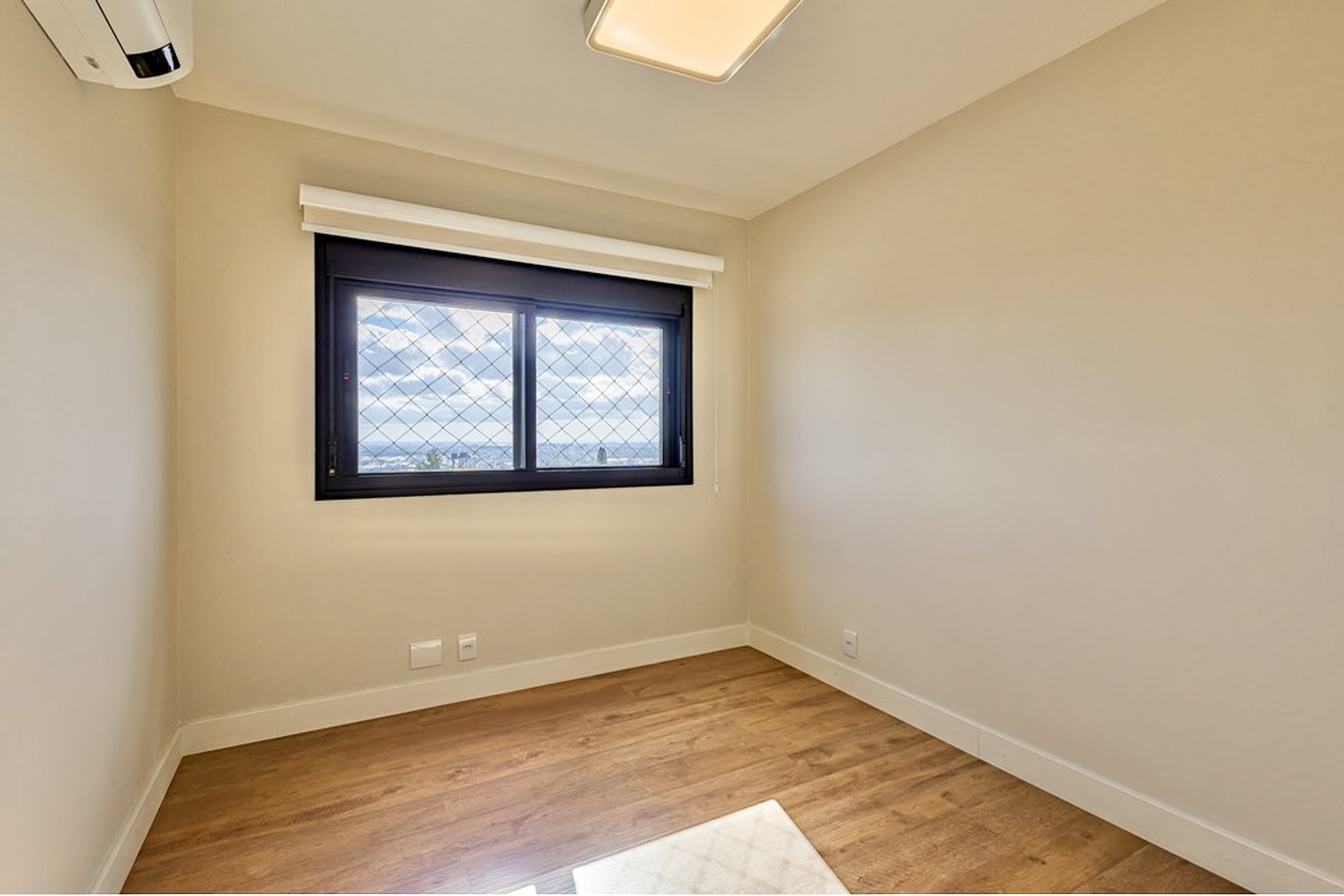 R$ 1.195.000 - MARAVILHOSO APARTAMENTO - 98M2 - 3 DORM - SU&Iacute;TE - VISTA - 2 VAGAS Rua Coronel Camisão Porto Alegre - 