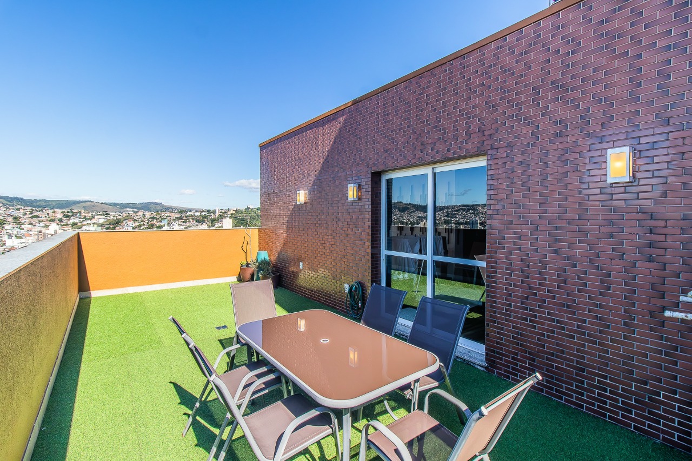 R$ 1.495.000 - COBERTURA DUPLEX - MOBILIADA - 129M2 - 2 SU&Iacute;TES - VISTA - INFRA - 2 VAGAS Rua Doutor Veridiano Farias Porto Alegre - 