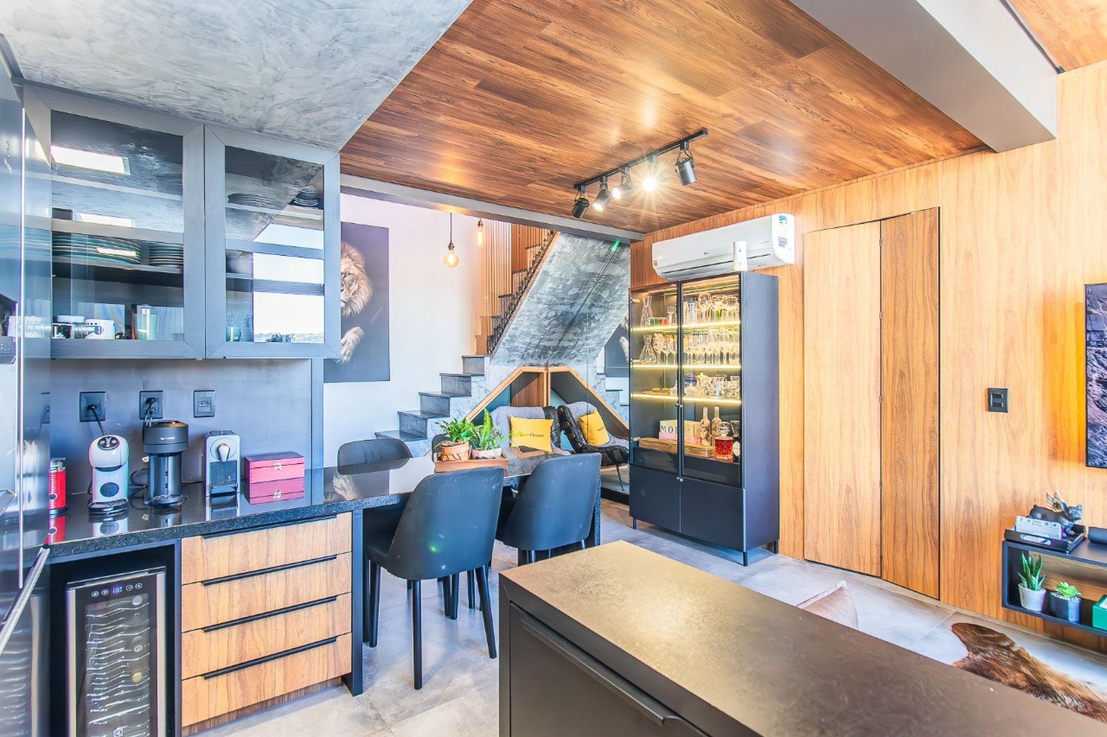 R$ 1.495.000 - COBERTURA DUPLEX - MOBILIADA - 129M2 - 2 SU&Iacute;TES - VISTA - INFRA - 2 VAGAS Rua Doutor Veridiano Farias Porto Alegre - 