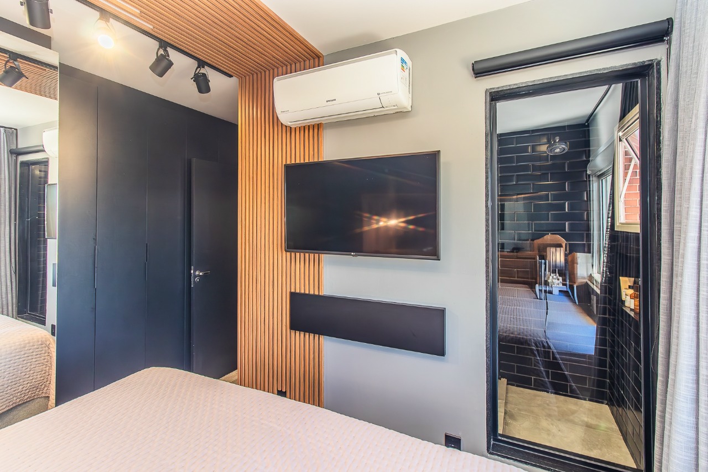 R$ 1.495.000 - COBERTURA DUPLEX - MOBILIADA - 129M2 - 2 SU&Iacute;TES - VISTA - INFRA - 2 VAGAS Rua Doutor Veridiano Farias Porto Alegre - 