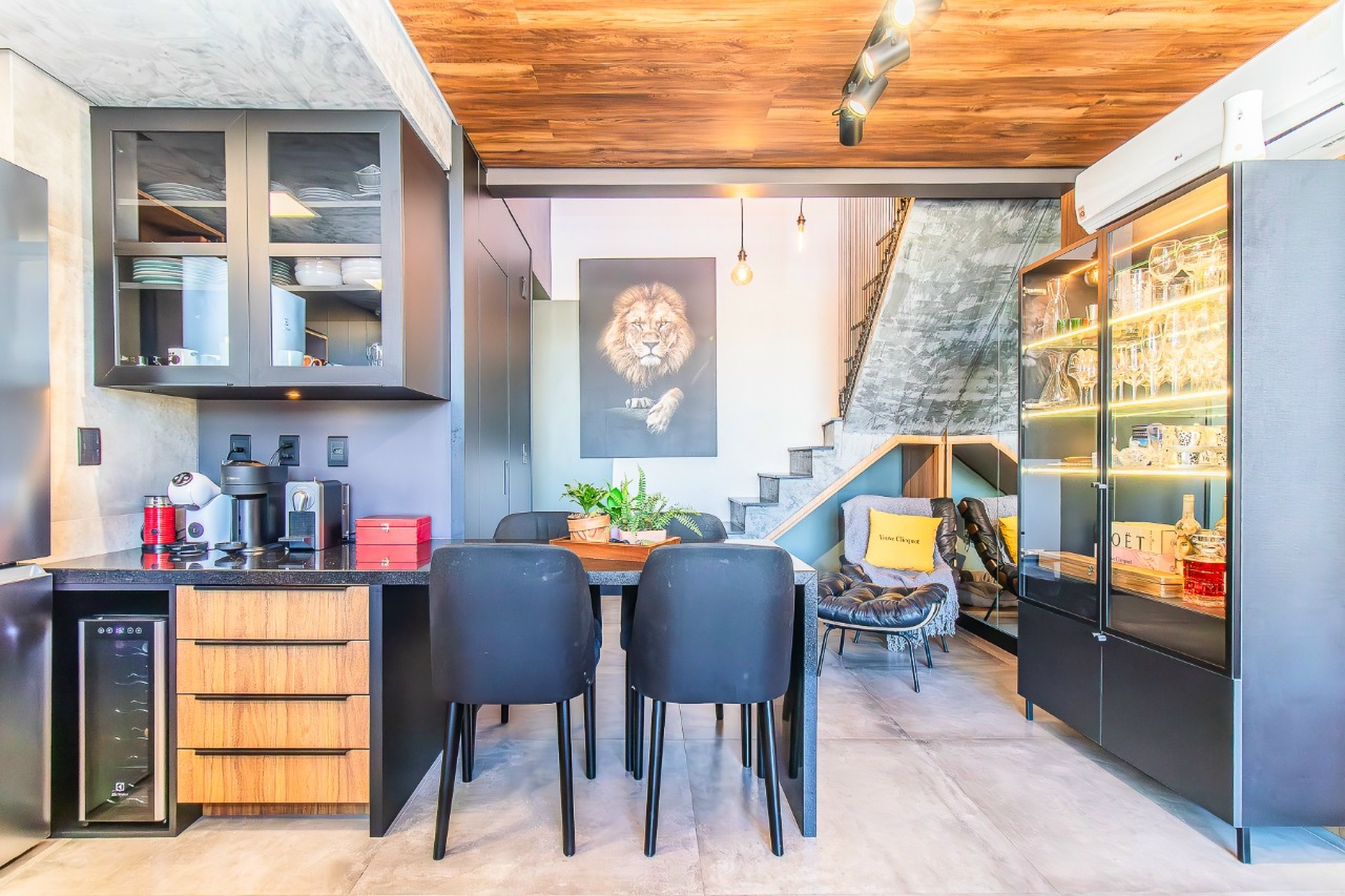 R$ 1.495.000 - COBERTURA DUPLEX - MOBILIADA - 129M2 - 2 SU&Iacute;TES - VISTA - INFRA - 2 VAGAS Rua Doutor Veridiano Farias Porto Alegre - 