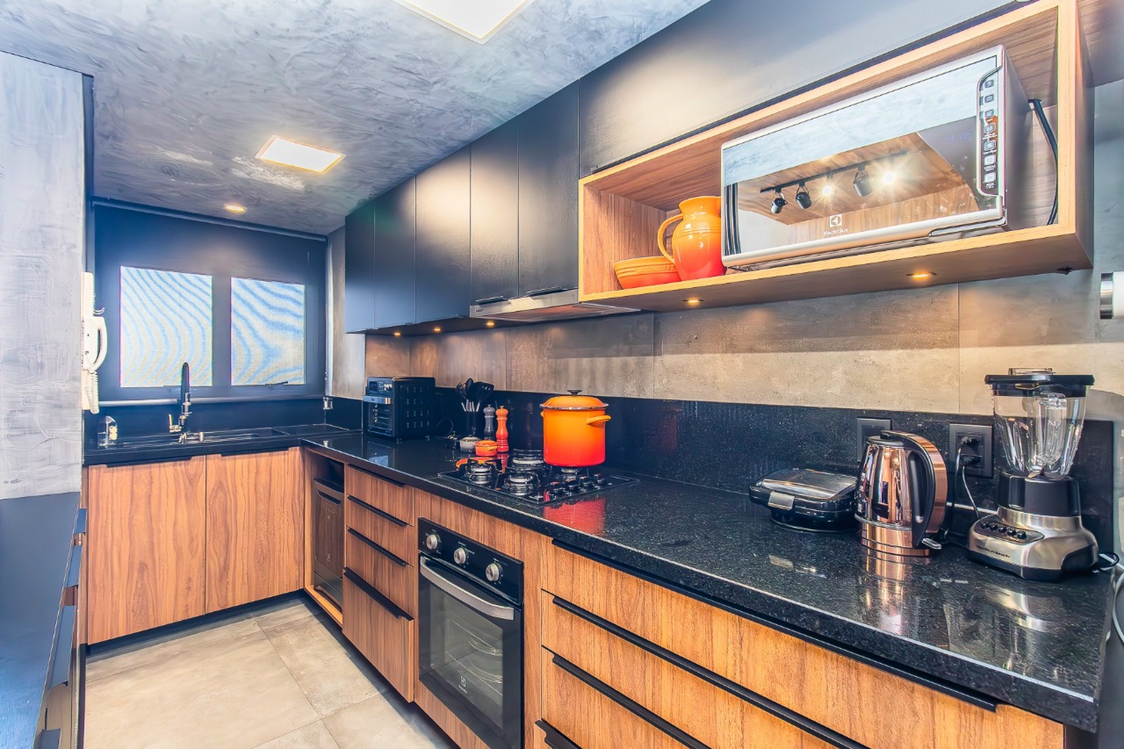 R$ 1.495.000 - COBERTURA DUPLEX - MOBILIADA - 129M2 - 2 SU&Iacute;TES - VISTA - INFRA - 2 VAGAS Rua Doutor Veridiano Farias Porto Alegre - 