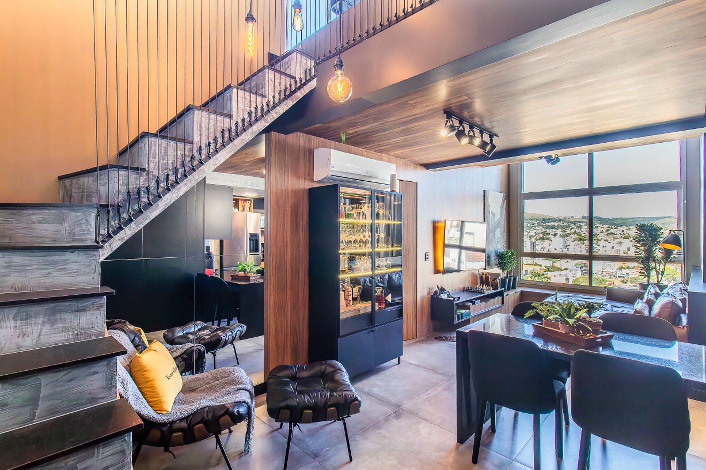 R$ 1.495.000 - COBERTURA DUPLEX - MOBILIADA - 129M2 - 2 SU&Iacute;TES - VISTA - INFRA - 2 VAGAS Rua Doutor Veridiano Farias Porto Alegre - 