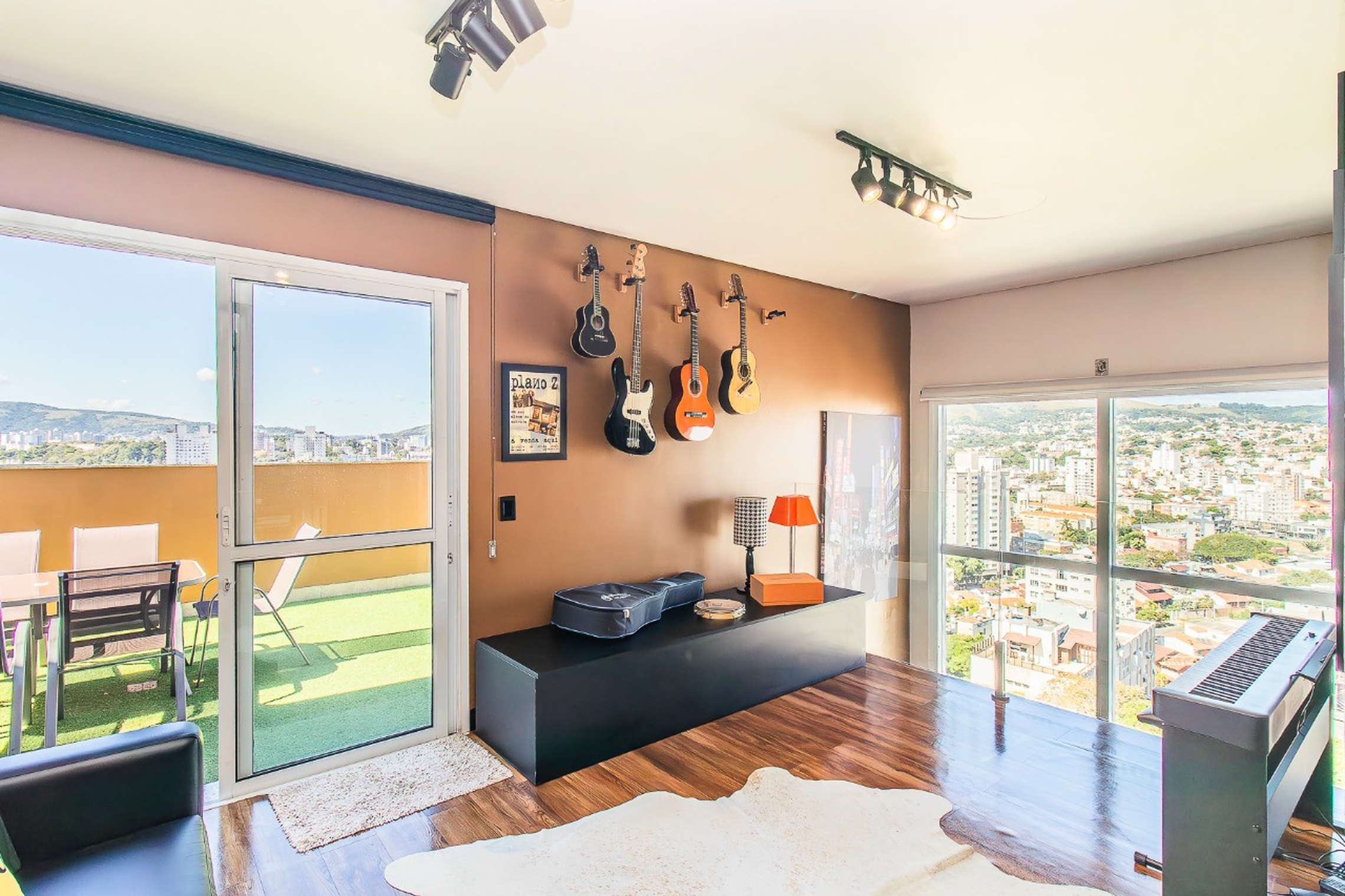 R$ 1.495.000 - COBERTURA DUPLEX - MOBILIADA - 129M2 - 2 SU&Iacute;TES - VISTA - INFRA - 2 VAGAS Rua Doutor Veridiano Farias Porto Alegre - 