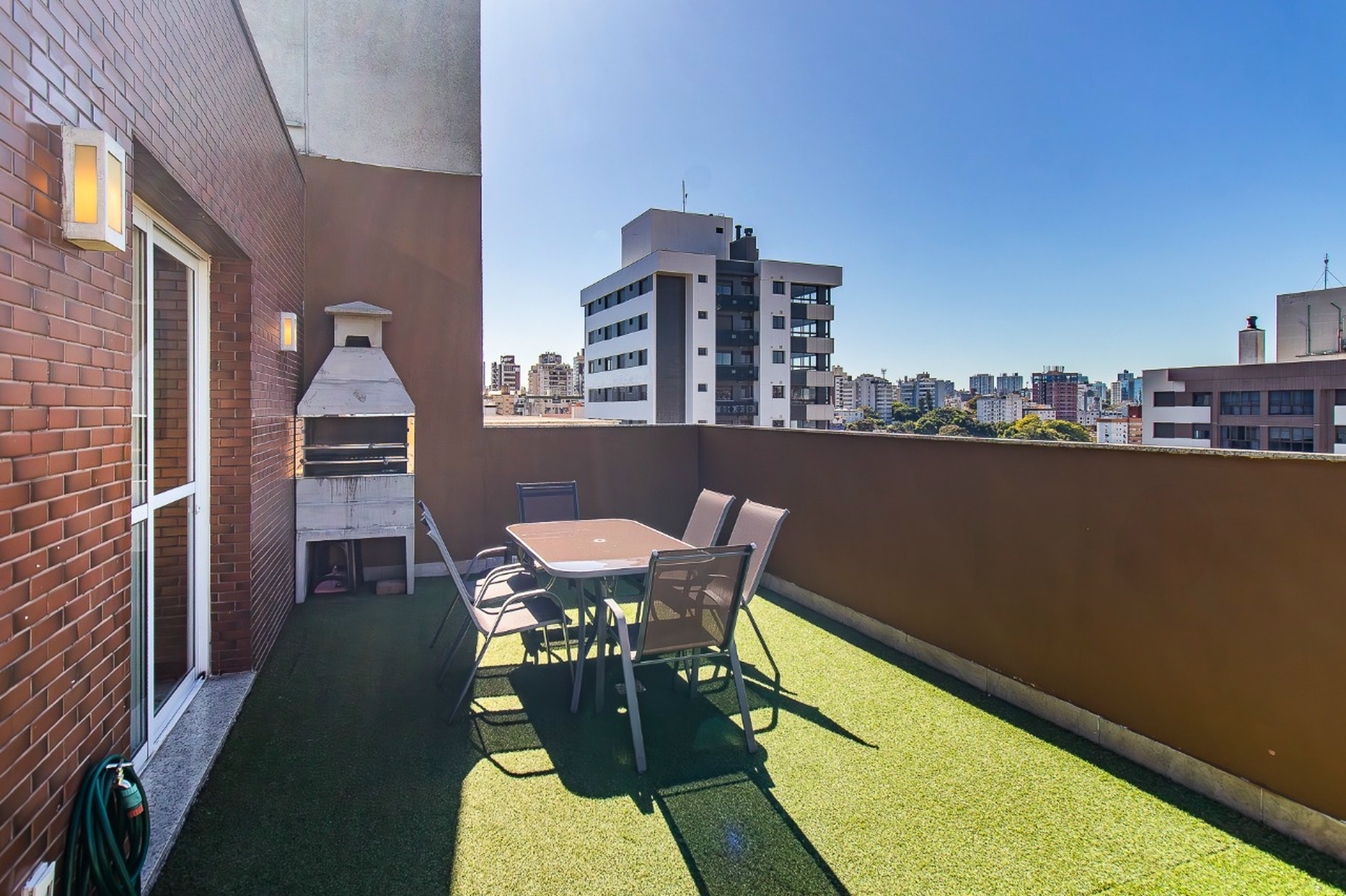 R$ 1.495.000 - COBERTURA DUPLEX - MOBILIADA - 129M2 - 2 SU&Iacute;TES - VISTA - INFRA - 2 VAGAS Rua Doutor Veridiano Farias Porto Alegre - 