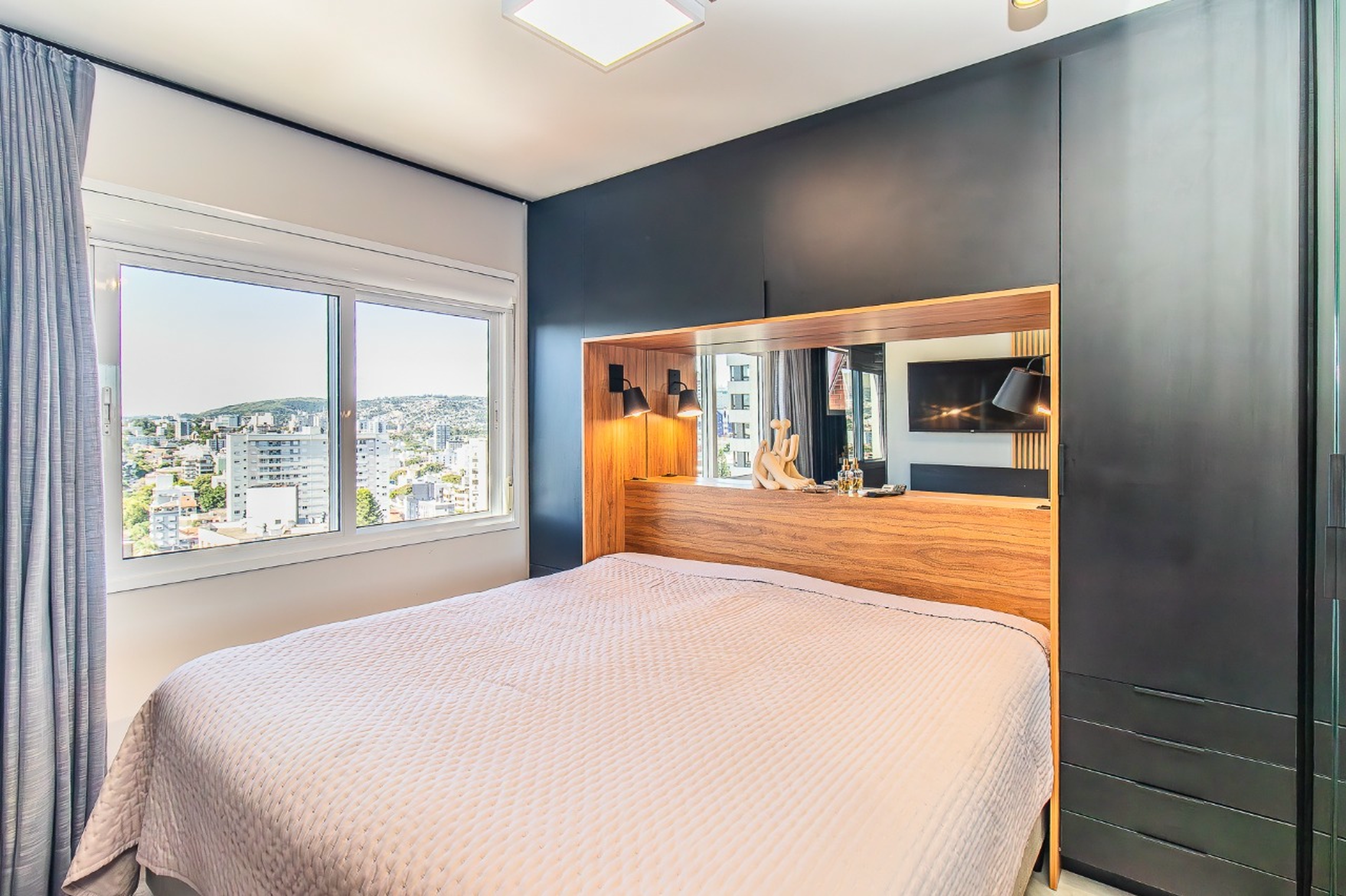 R$ 1.495.000 - COBERTURA DUPLEX - MOBILIADA - 129M2 - 2 SU&Iacute;TES - VISTA - INFRA - 2 VAGAS Rua Doutor Veridiano Farias Porto Alegre - 