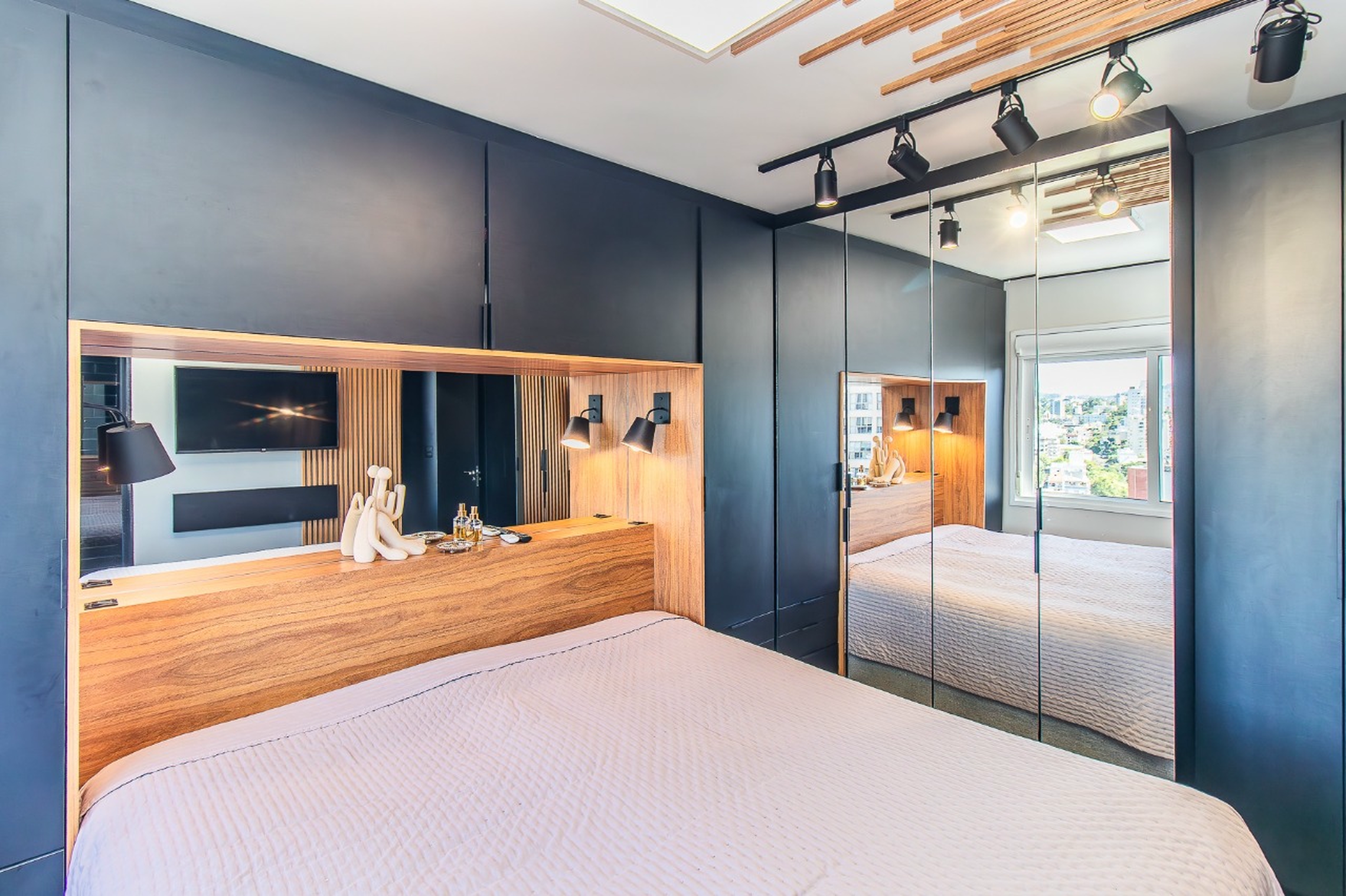 R$ 1.495.000 - COBERTURA DUPLEX - MOBILIADA - 129M2 - 2 SU&Iacute;TES - VISTA - INFRA - 2 VAGAS Rua Doutor Veridiano Farias Porto Alegre - 