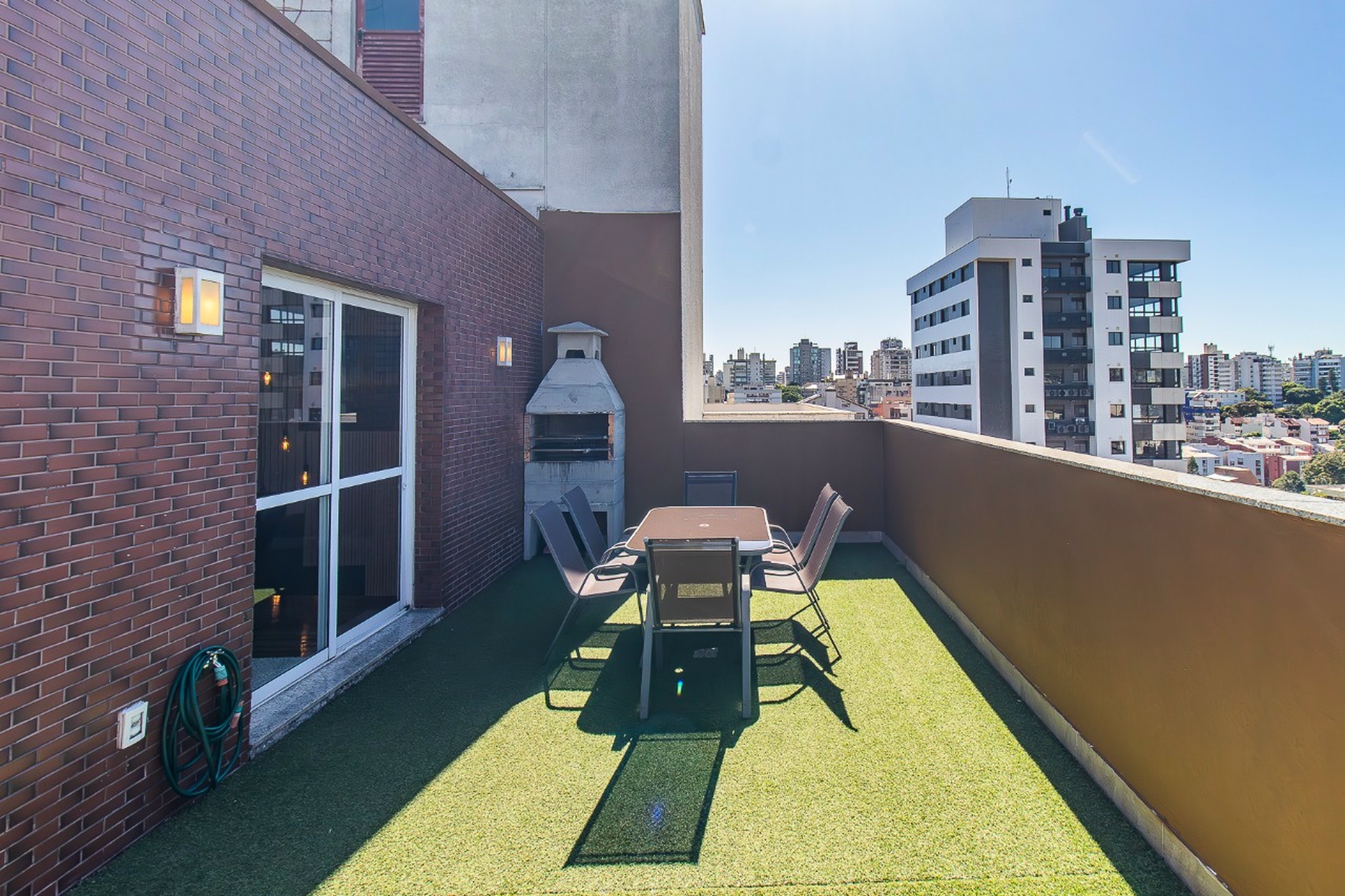 R$ 1.495.000 - COBERTURA DUPLEX - MOBILIADA - 129M2 - 2 SU&Iacute;TES - VISTA - INFRA - 2 VAGAS Rua Doutor Veridiano Farias Porto Alegre - 