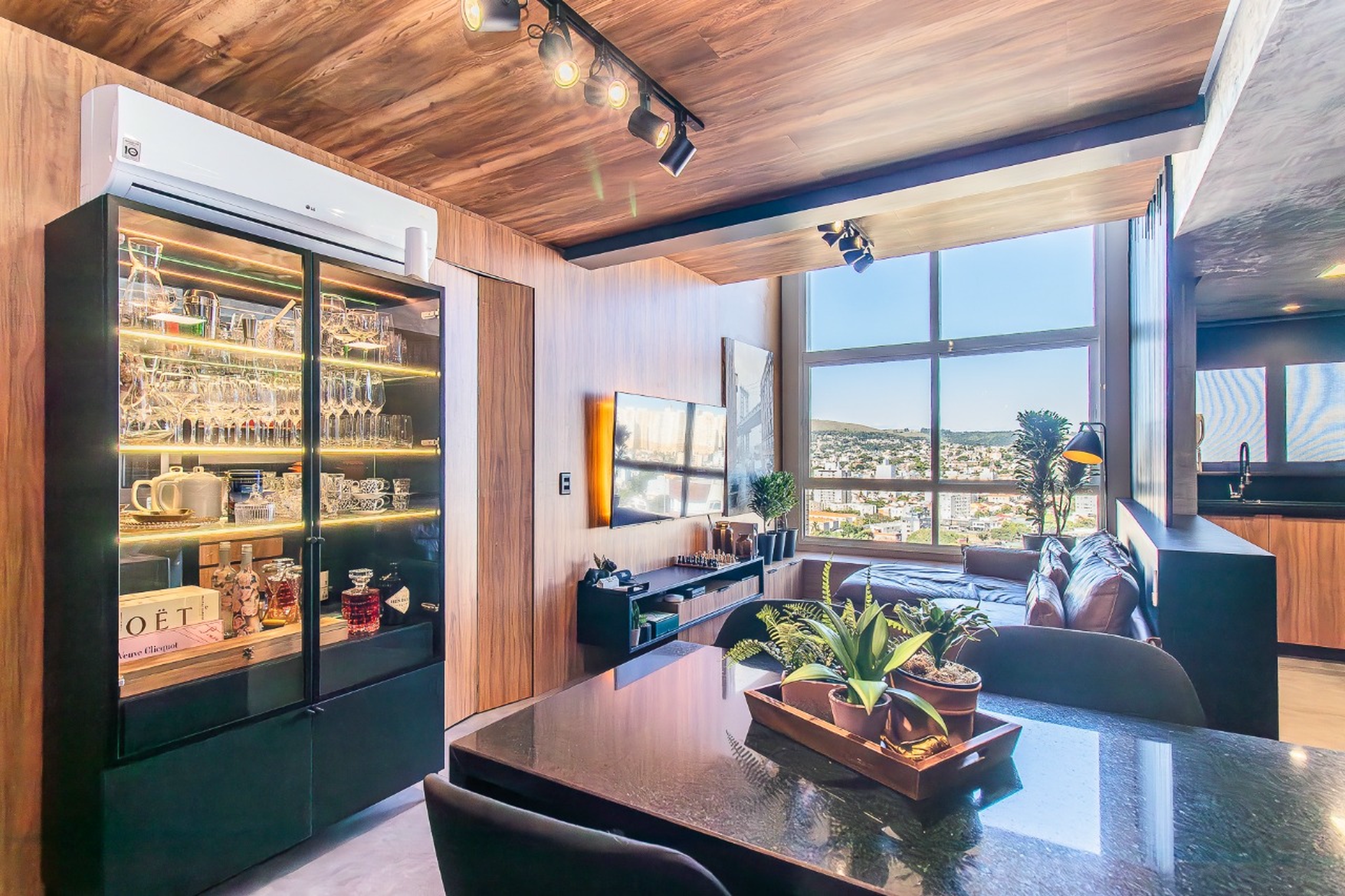 R$ 1.495.000 - COBERTURA DUPLEX - MOBILIADA - 129M2 - 2 SU&Iacute;TES - VISTA - INFRA - 2 VAGAS Rua Doutor Veridiano Farias Porto Alegre - 