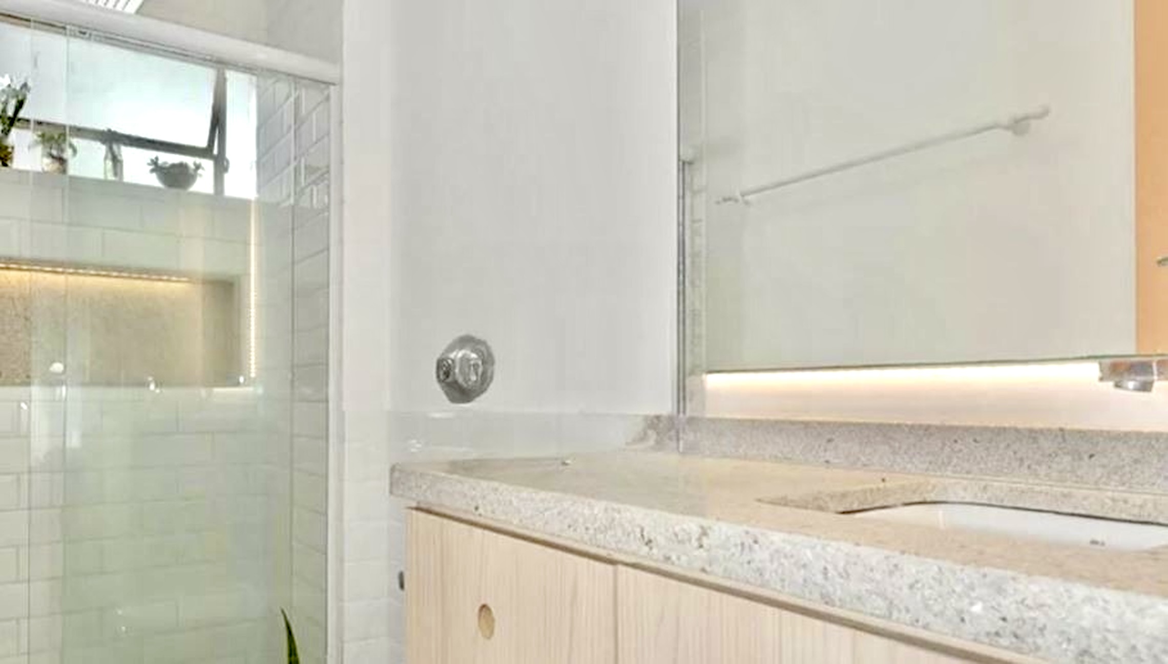 R$ 450.000 - PORTEIRA FECHADA - APARTAMENTO - 49M2 - 1 DORM - ELEVADOR Rua Fernandes Vieira Porto Alegre - 