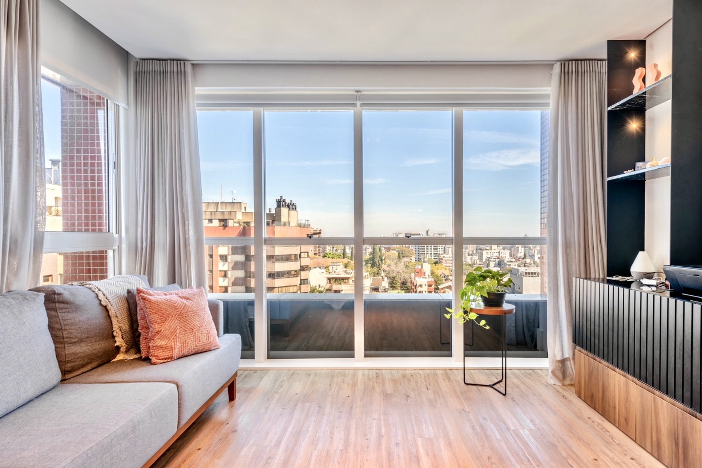 R$ 1.495.000 - &Aacute;PICE - APARTAMENTO - MOBILIADO - ANDAR ALTO - 97M2 - 2 DORM - 2 VAGAS Rua Doutor Freire Alemão Porto Alegre - 