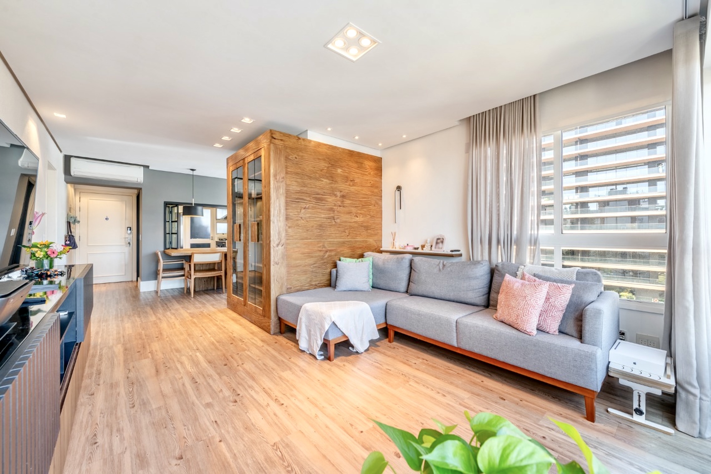 R$ 1.495.000 - &Aacute;PICE - APARTAMENTO - MOBILIADO - ANDAR ALTO - 97M2 - 2 DORM - 2 VAGAS Rua Doutor Freire Alemão Porto Alegre - 