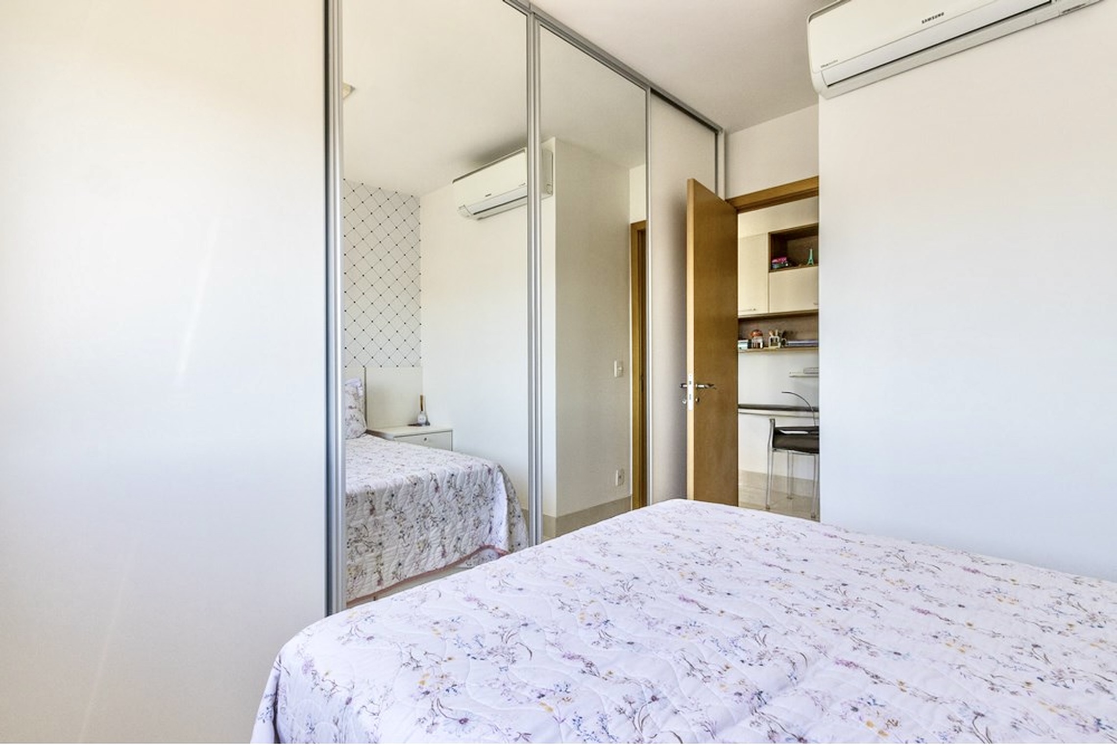 R$ 450.000 - LINDO APARTAMENTO - MOBILIADO - 39M2 - 1 DORM - VISTA - INFRA - 1 VAGA Rua Coronel André Belo Porto Alegre - 